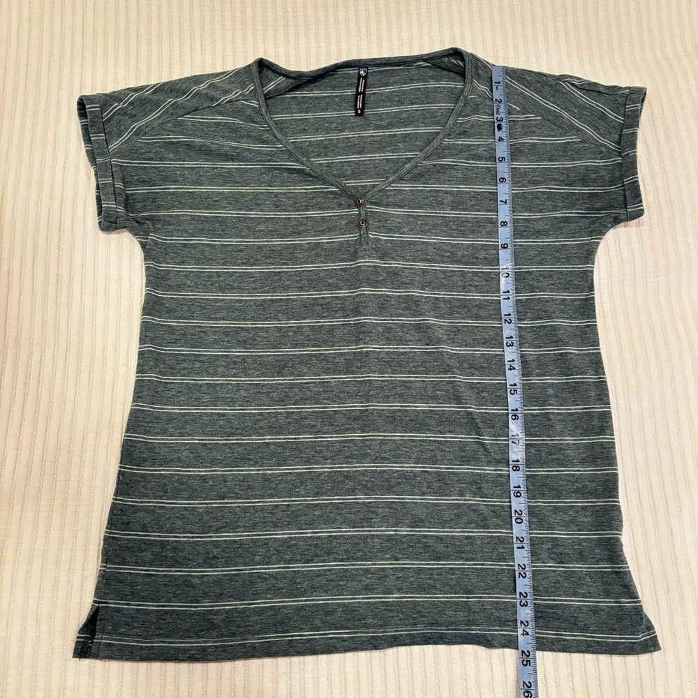 Kuhl Lisette Women’s Shirt Melange Performance Fabric V-neck Striped Size Small