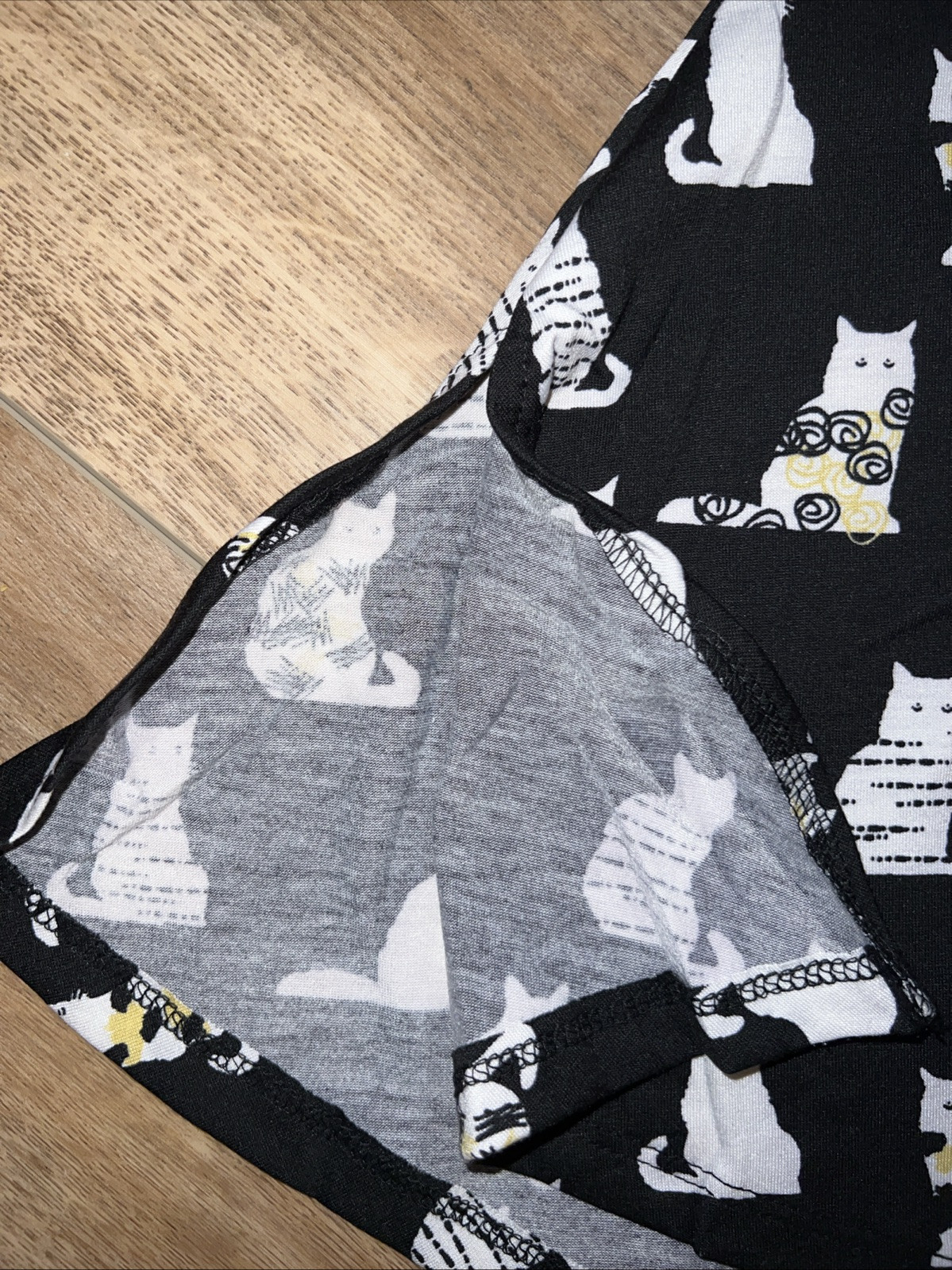 Lularoe Perfect T Tunic Medium 12/14 16 Black White Cats Kittens Animal Print 😻