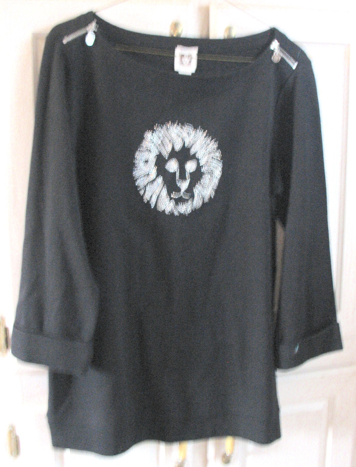 Anne Klein Women’s SHIRT TOP PULLOVER Black w LOGO BLING LION HEAD sz M zippers