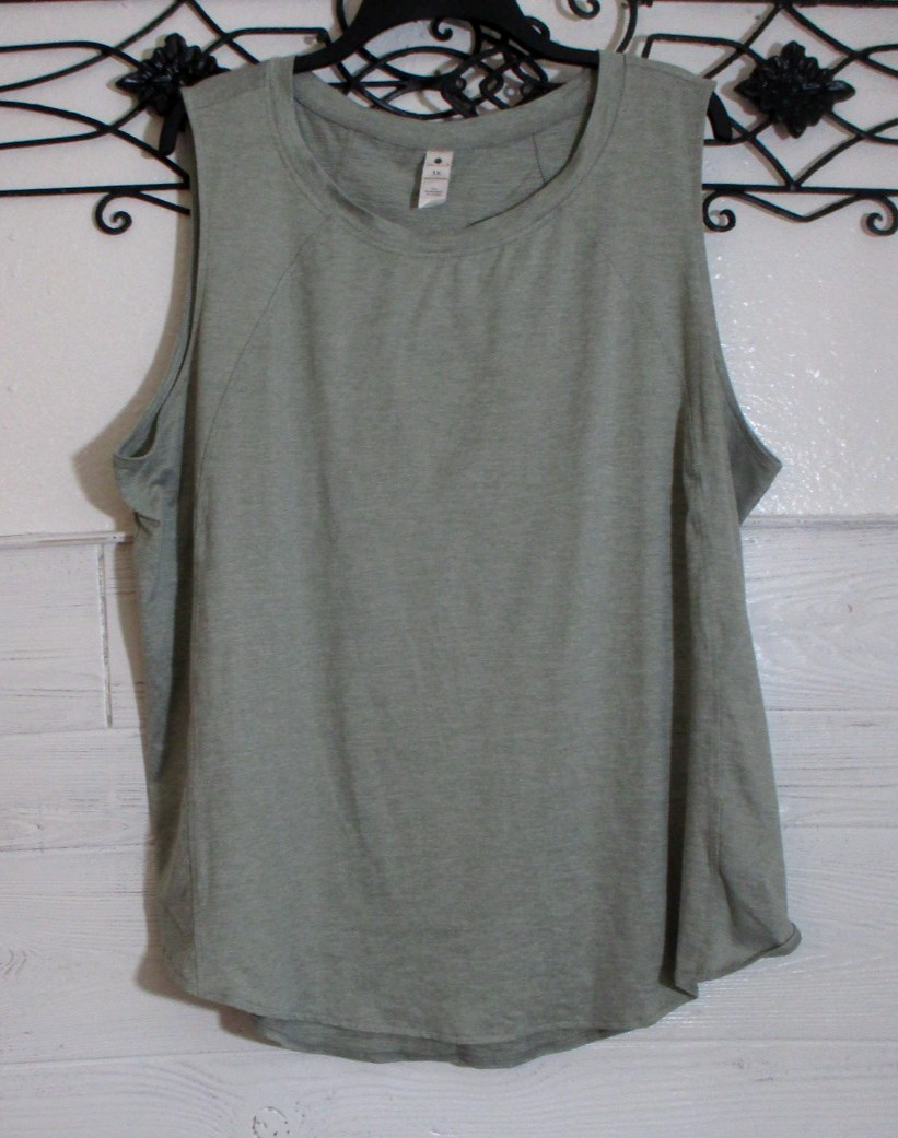 YogaLicious Knit Tank Top Size 1X Gray Sleeveless Scoop Neck