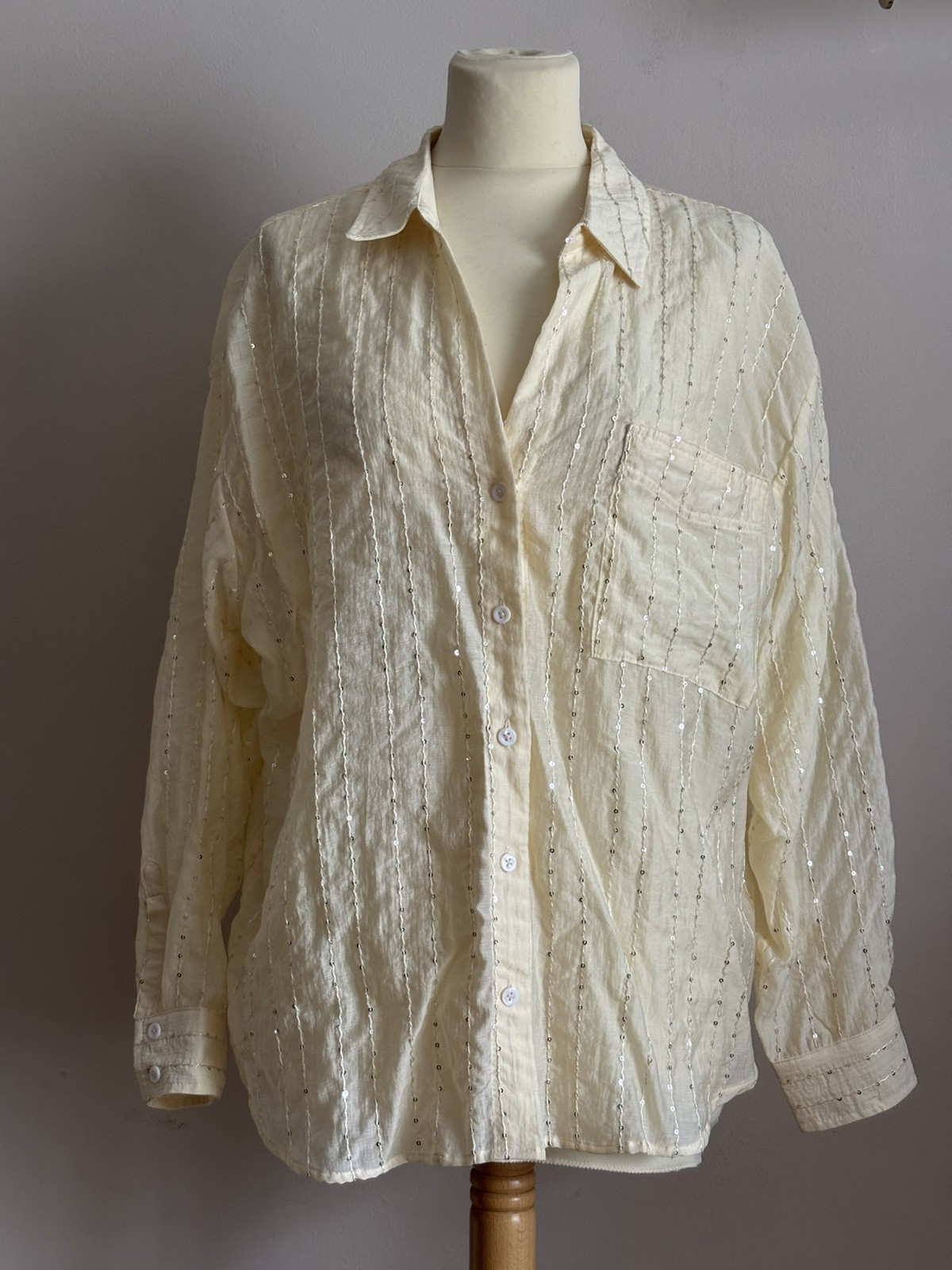 BNWT M&S UK 16 Ecru Cream Lightweight Blouse with Sequins. Adj. Roll Tab Sleeves