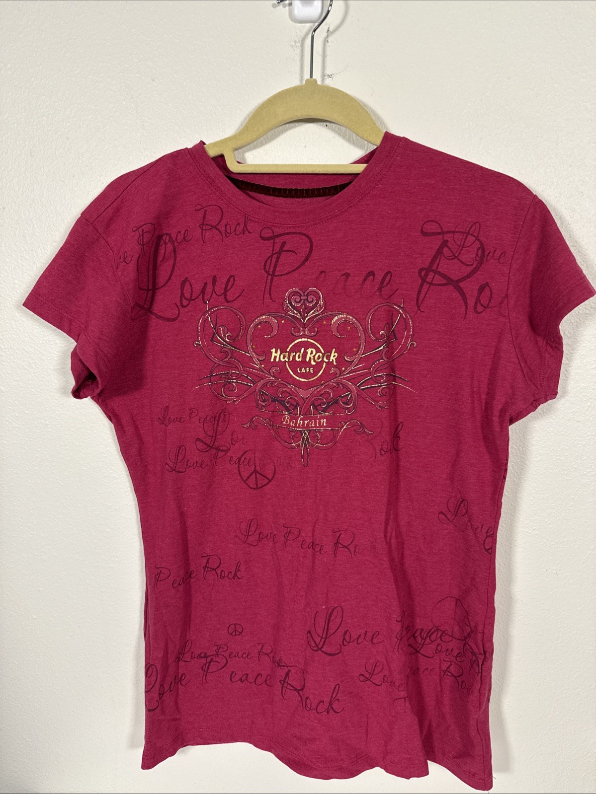 Hard Rock Cafe Tee Womans Large Bahrain Hot Pink L1