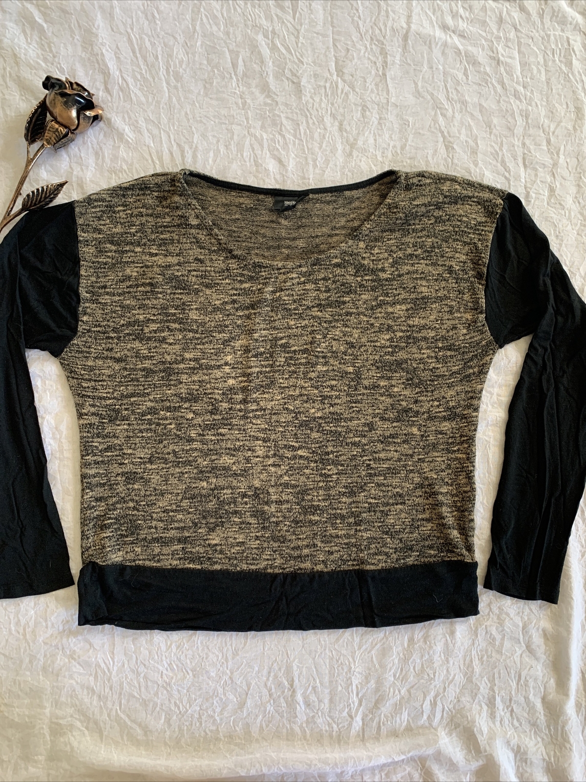 Mossimo Women’s Long Sleeve Top Shirt Size Medium M Black Brown Sweater
