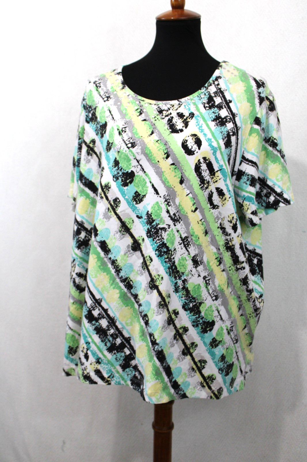 Alfred Dunner Sz 2X Green Yellow Art Print Tunic Top Studded Silver Accents