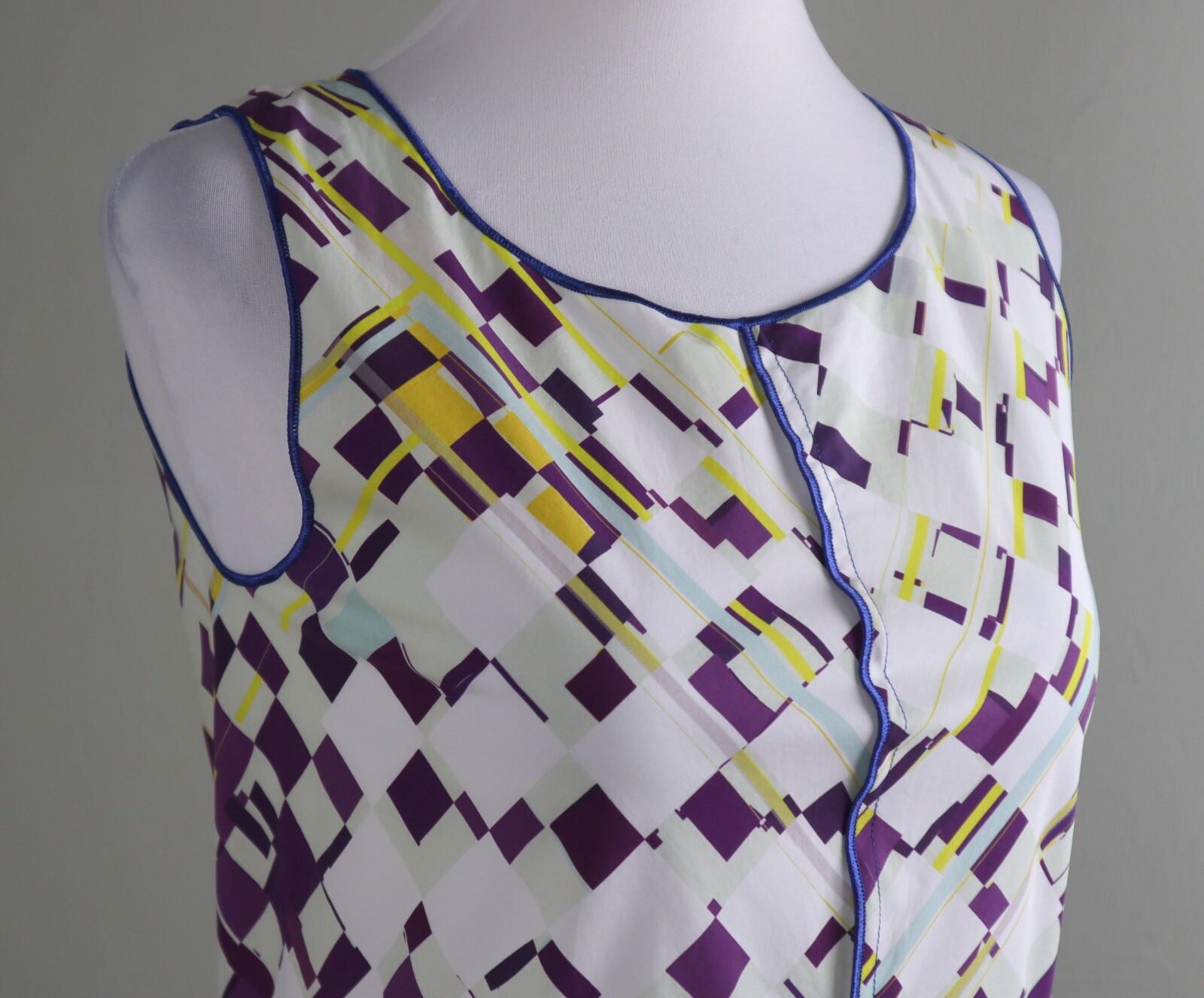 ROHKA NWT $372 Geo Printed Embroidered Seams Tunic Tank Top Size Small