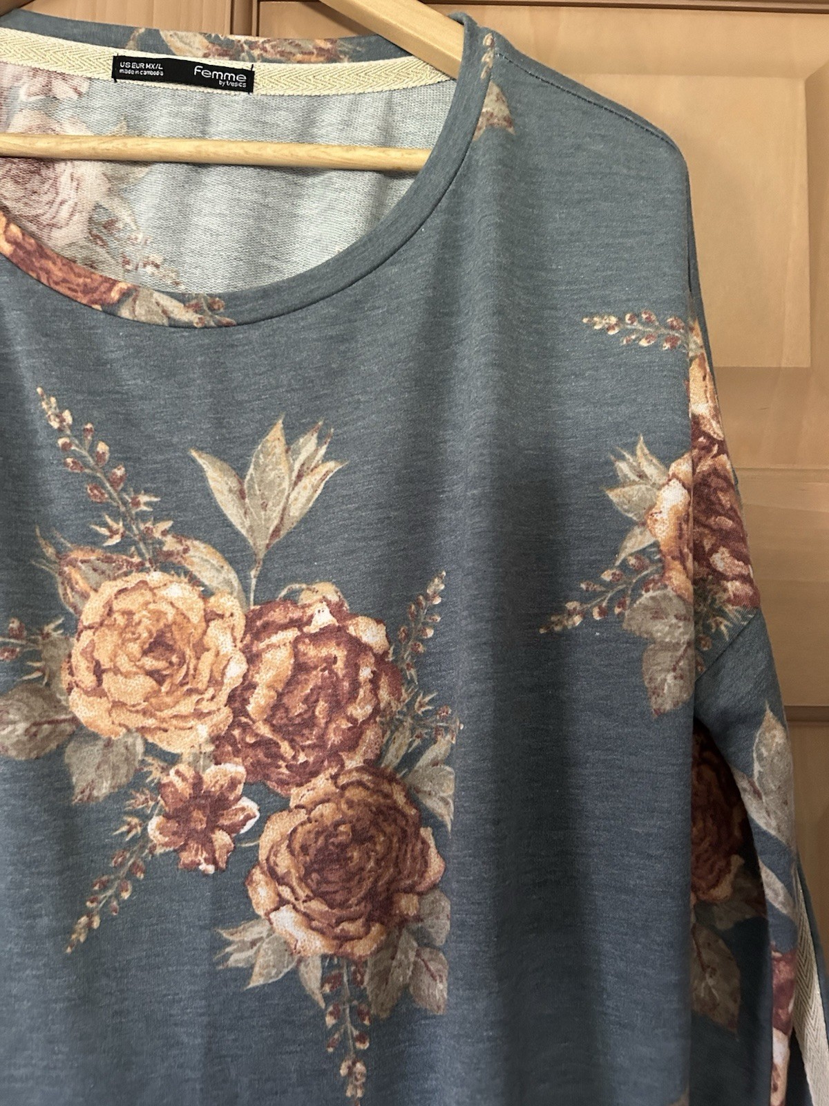 Femme by Tresics Women’s Slate Blue Floral Knit Pullover Top Size L