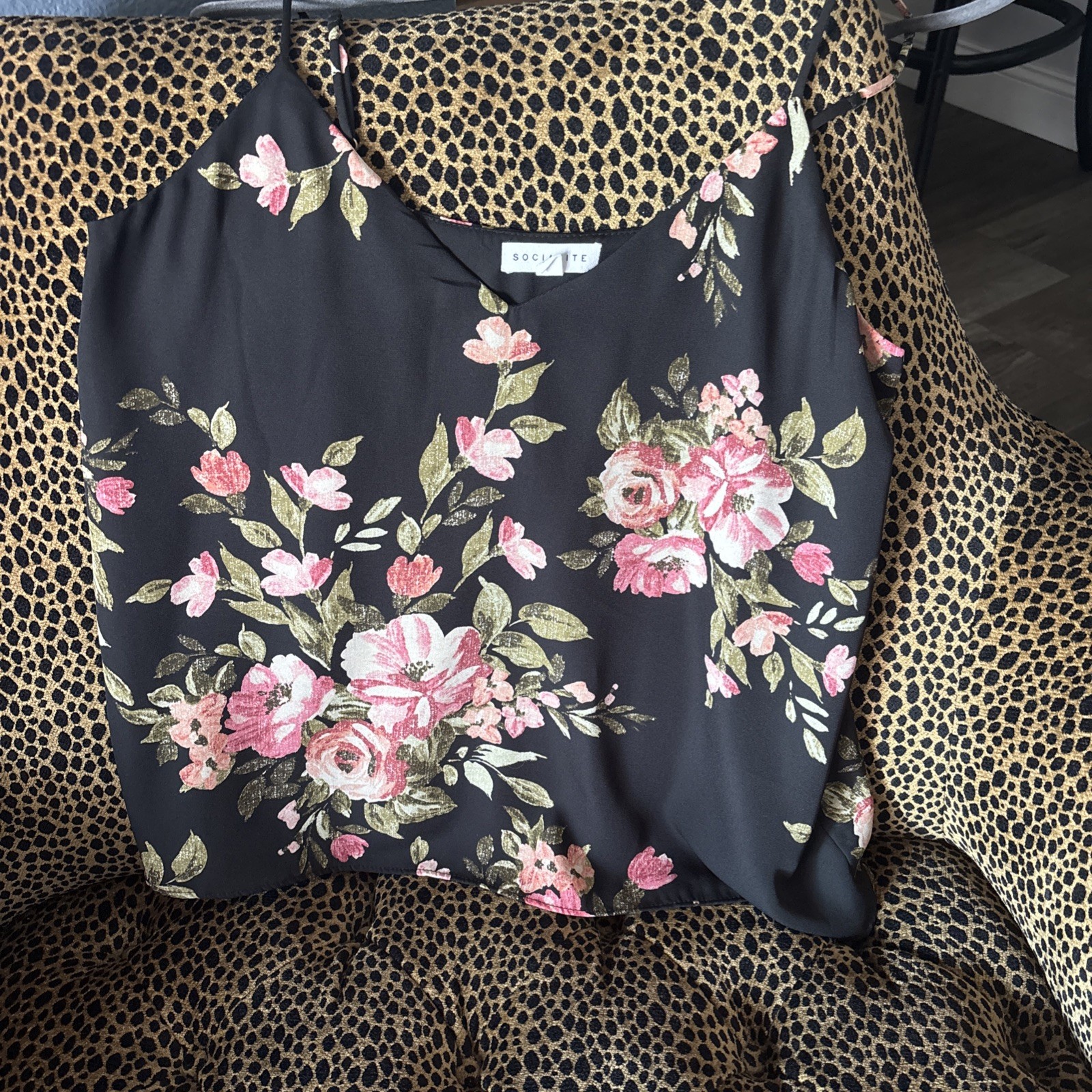 Socialite Floral V Neck Spaghetti Strap Med, Lined, Adjustable straps