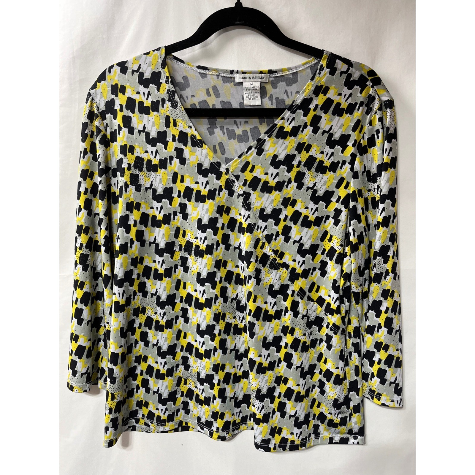 Laura Ashley Womens Medium V-Neck Top Yellow Black Abstract 3/4 Sleeve Blouse
