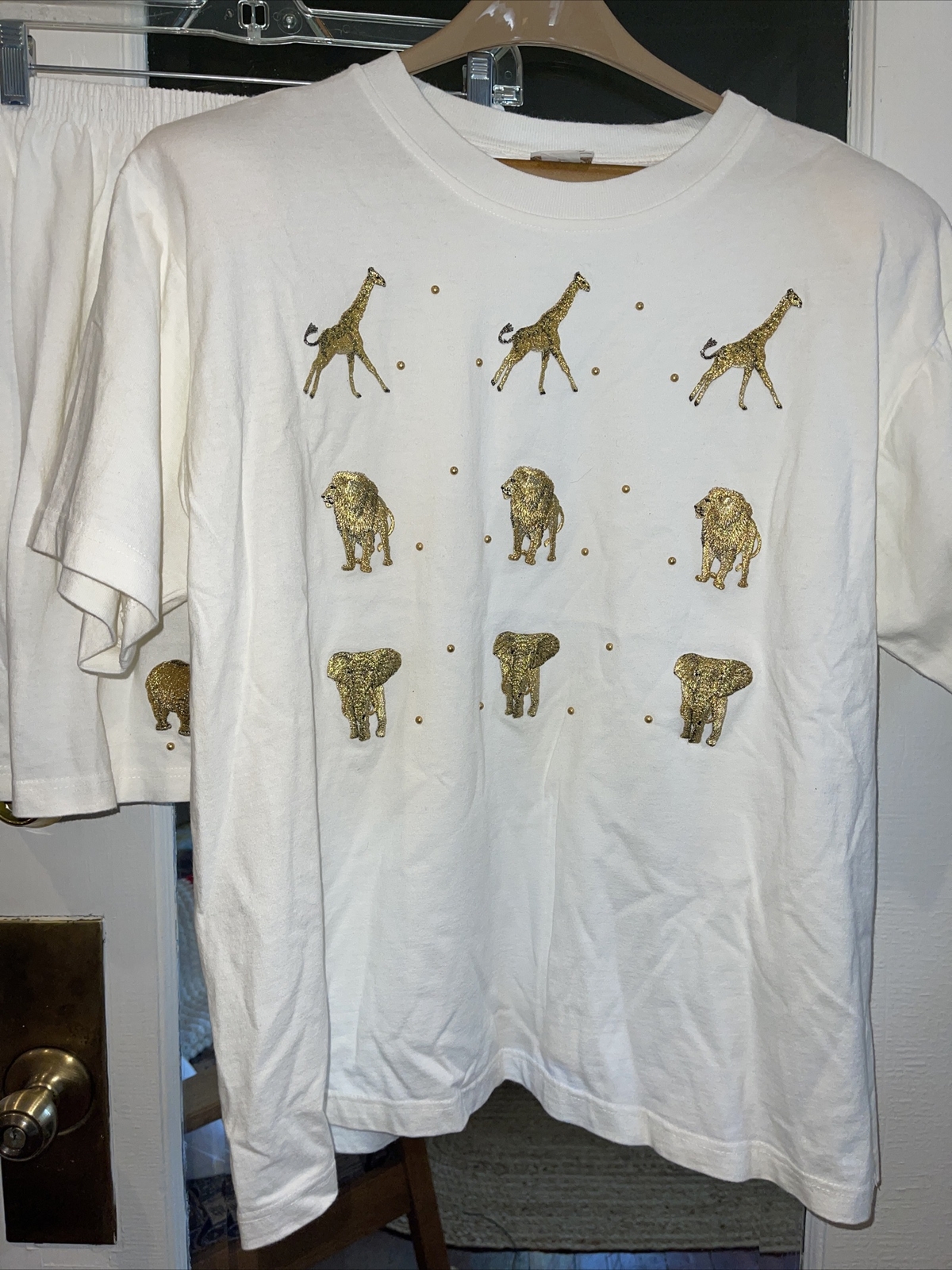 Vintage Tia Designs Shirt/Short Women’s Size XL White Gold Embroidered Animals