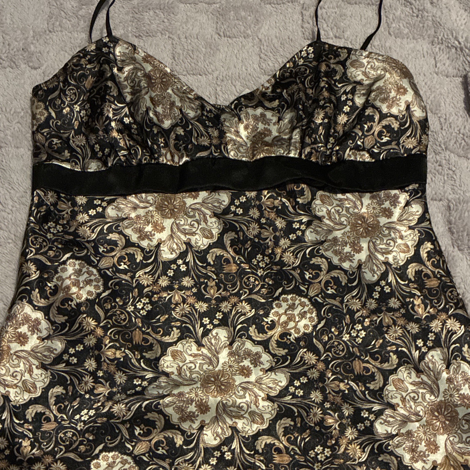 Wrapper Womens 6 Black/Gold/Beige Floral Satin V-Neck Knee Silk Tank Top