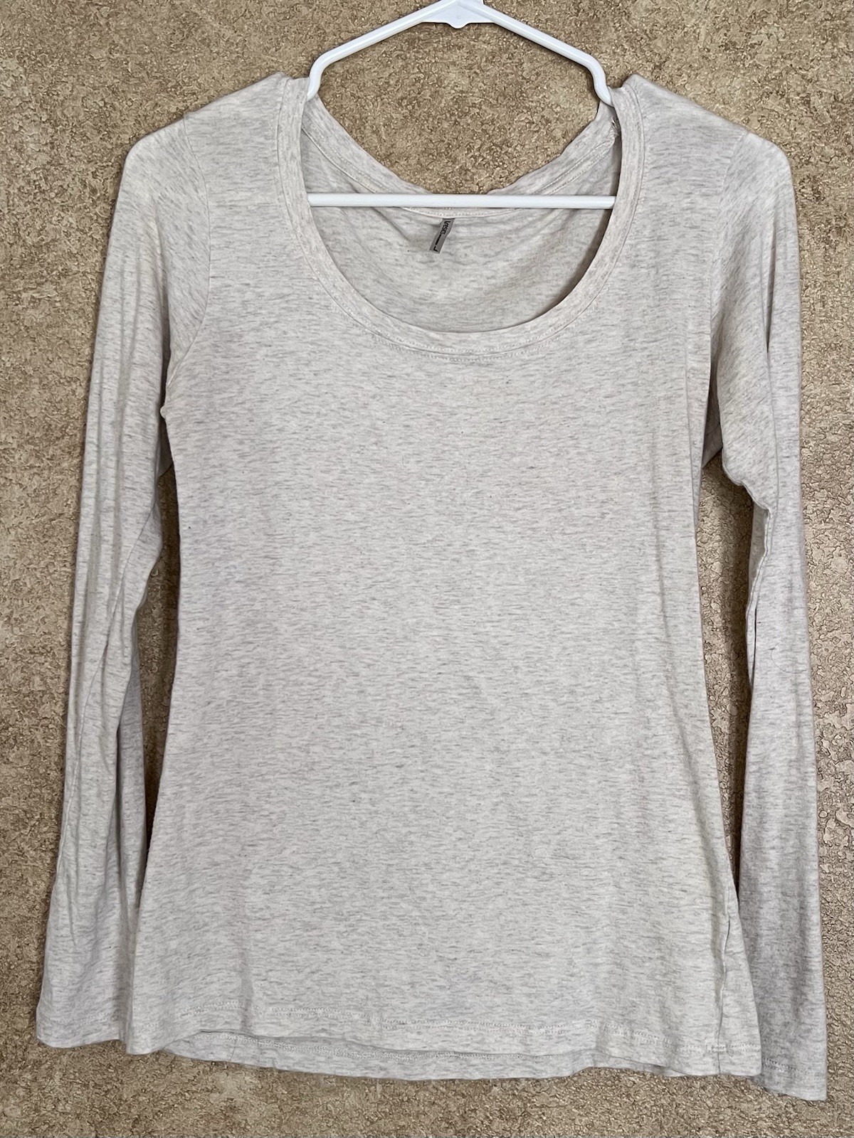 Tresics Light Gray Long Sleeve Scoop Neck Women’s T-Shirt, Solid, Casual