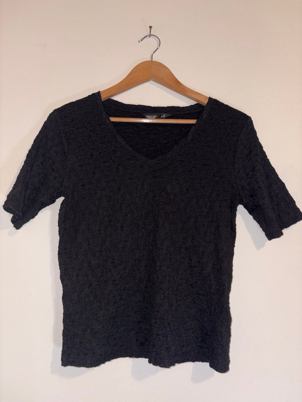Simply Vera Wang Stretchy Black Shirt – Size Medium