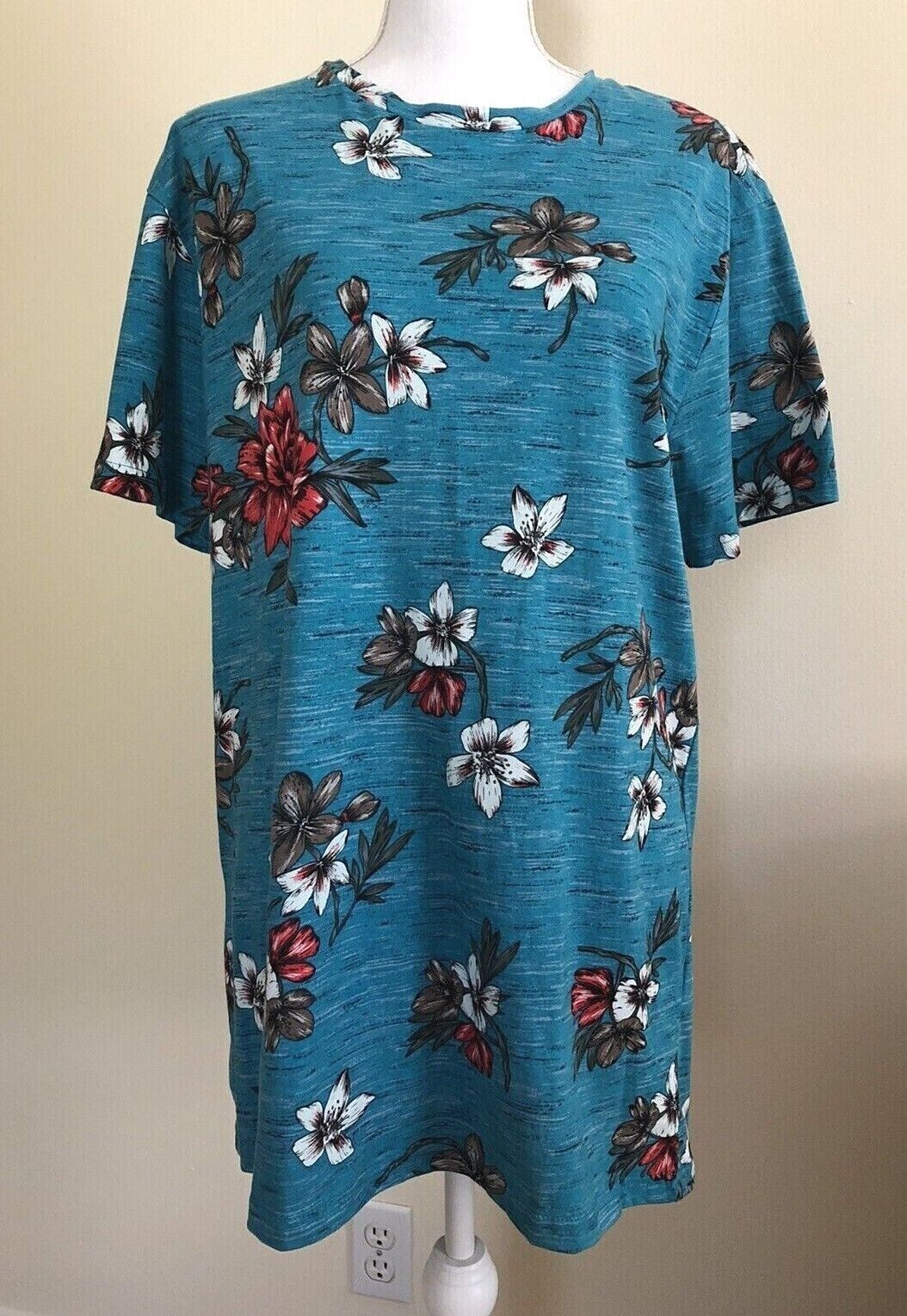 Women’s Hawaiian T-Shirt, Size L Tall, Blue w/Red White & Green Flowers Pullover