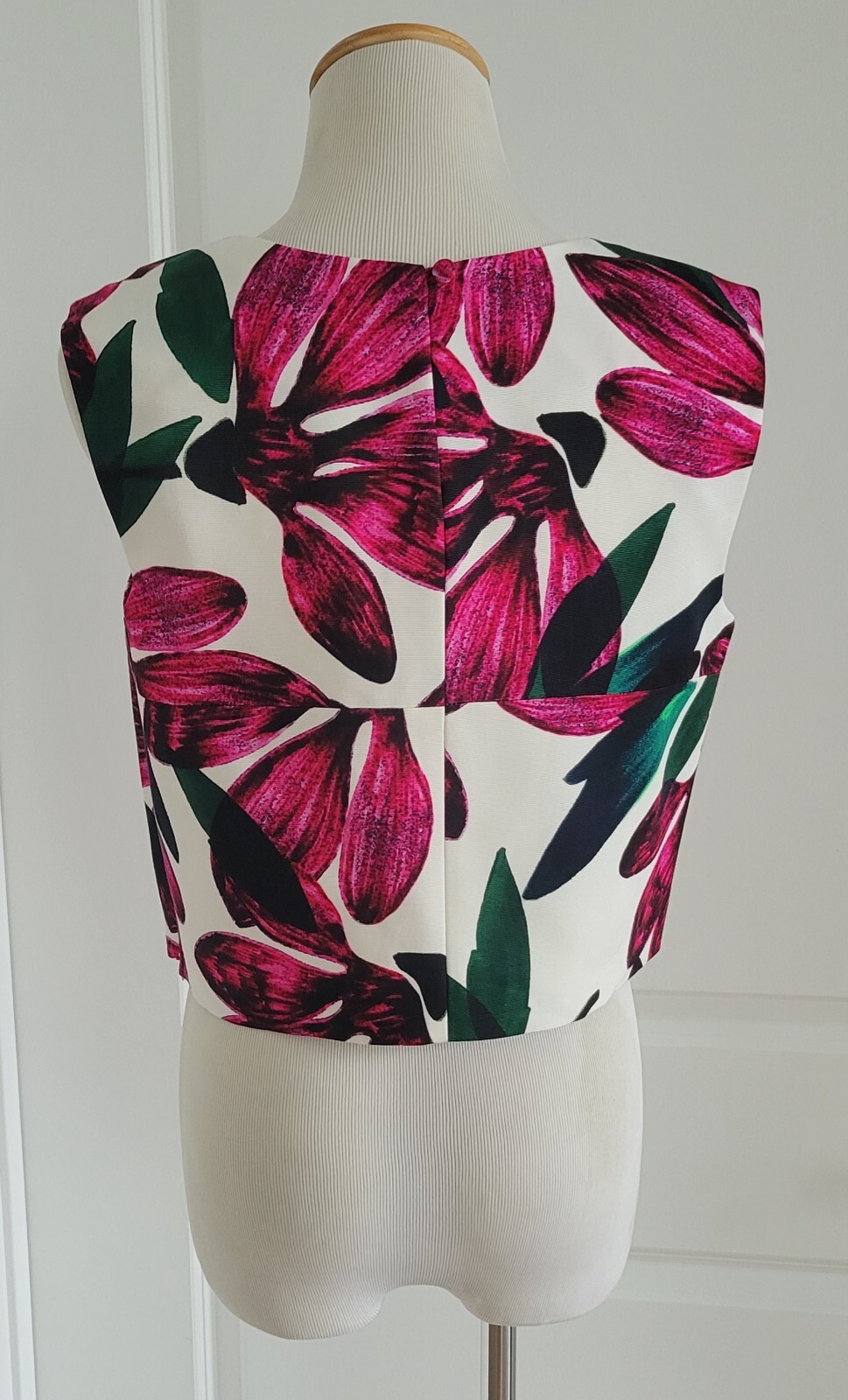 $285 Milly V-Neck Sleeveless Seamed Cropped Boxy Top Fuchsia Floral Print US 6