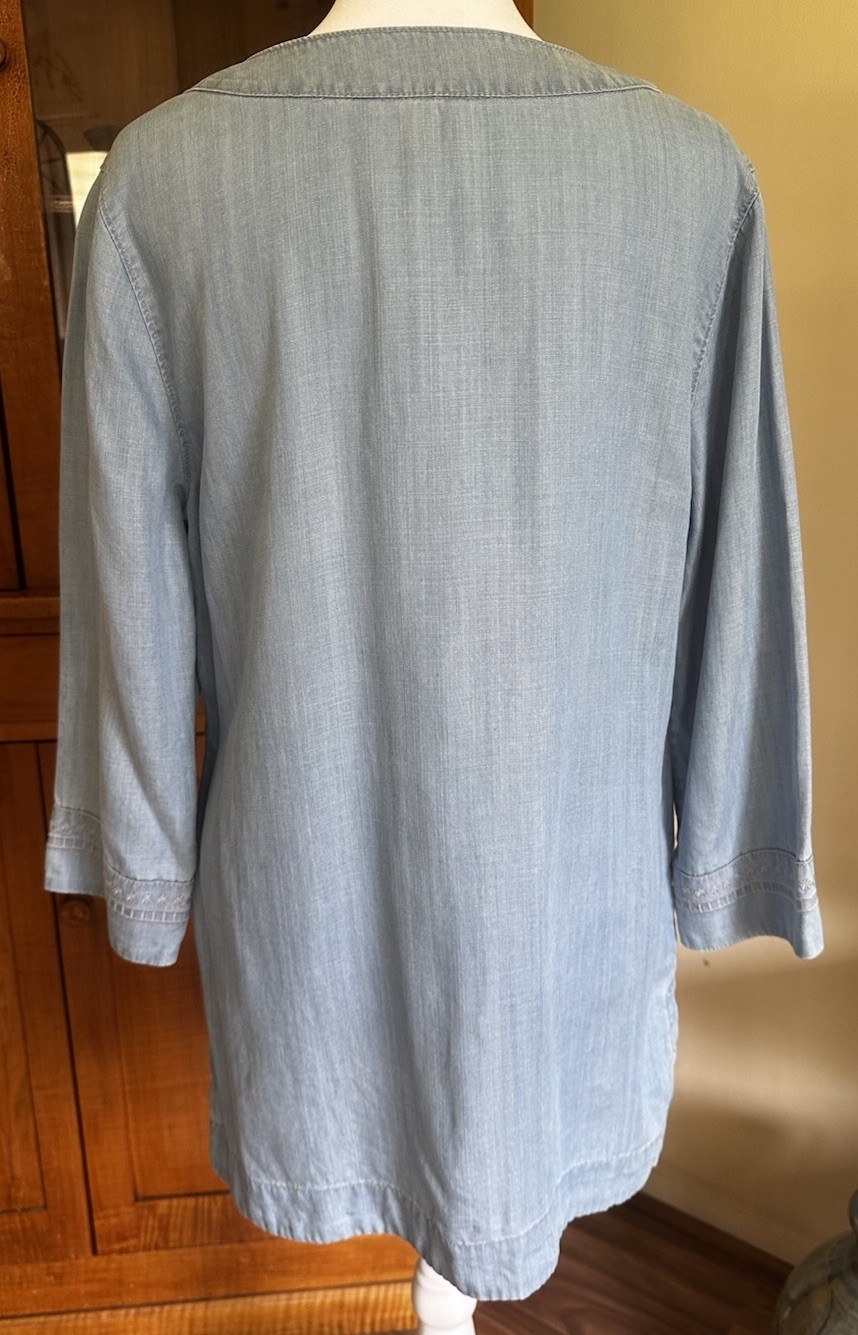 Tommy Bahama Tencel Lyocell Chambray Tunic Top Small Blue Eyelet Embroidered