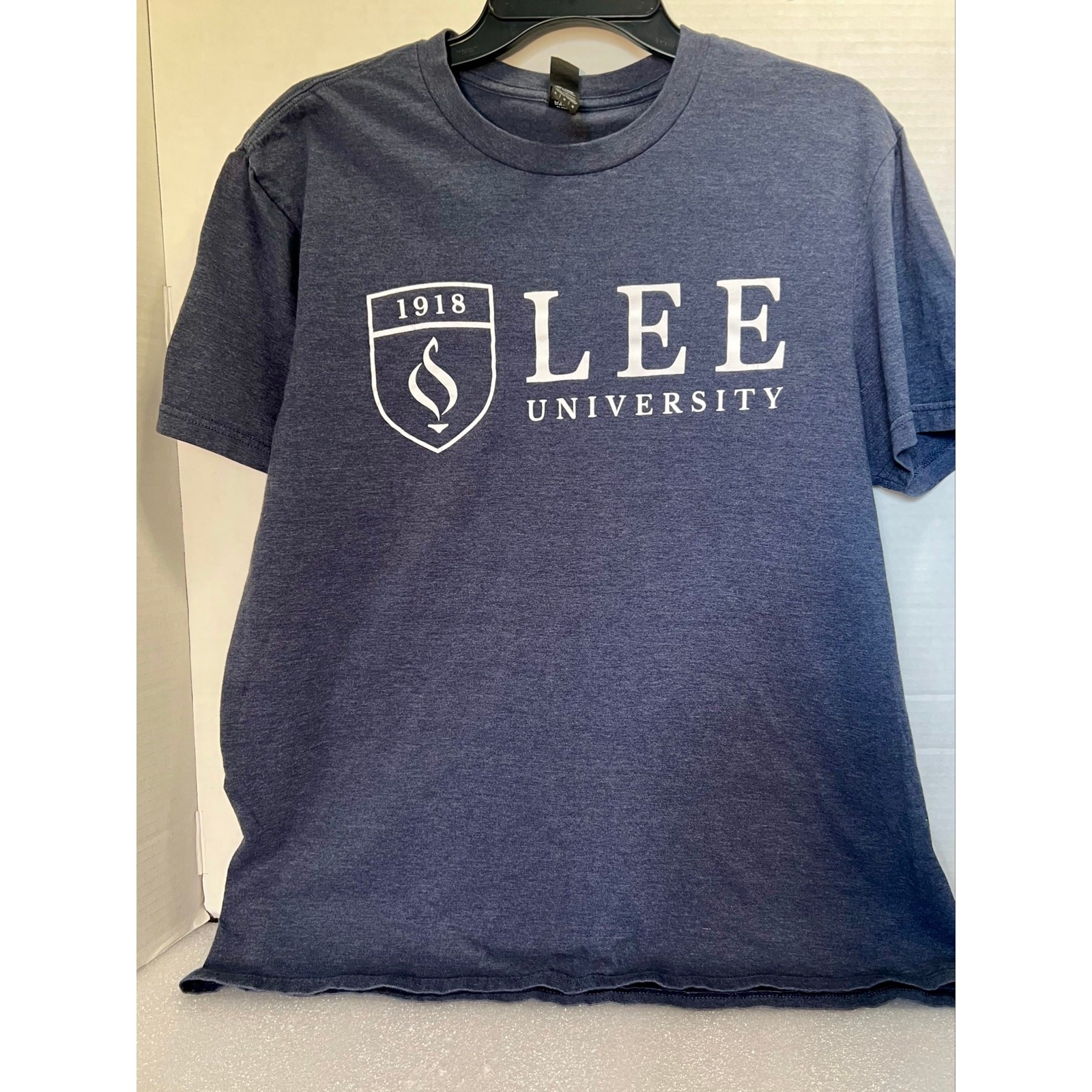 Lee University T-shirt. Gray size Large
