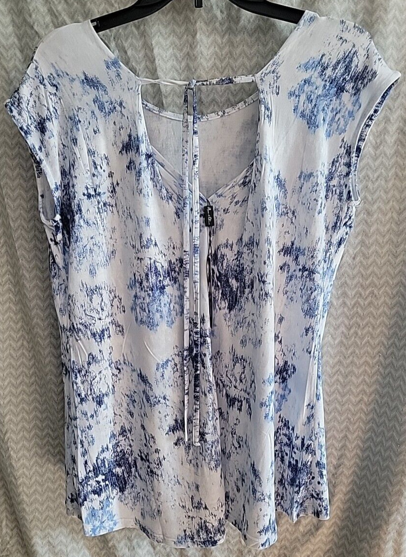 Rose & Olive Keyhole Neckline Tie Dye White & Blue Top Women’s Small Sleeveless