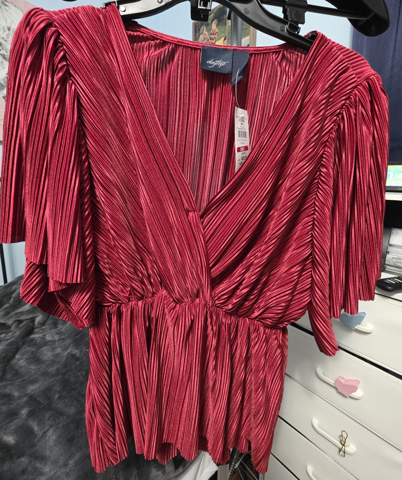 Daytrip Red Pleated Solid V-Neck Pullover Short Sleeve Blouse Top XS