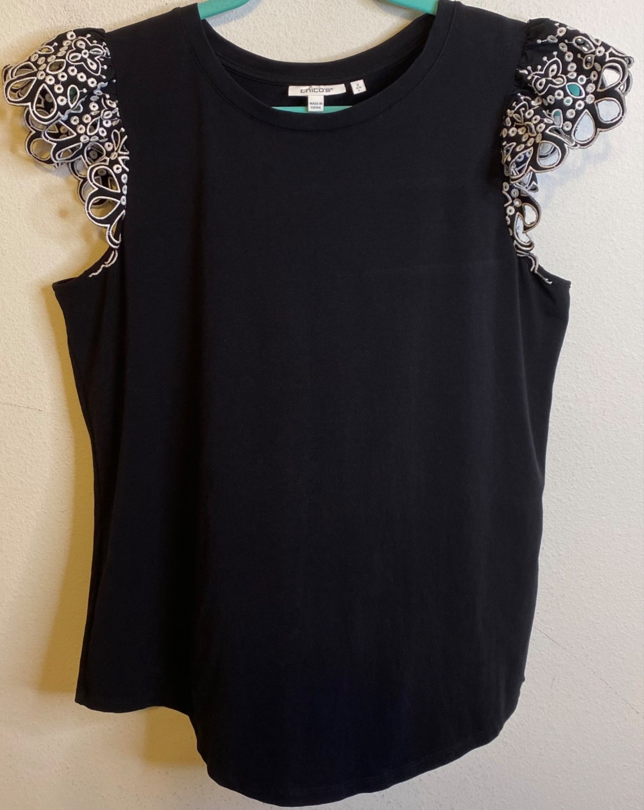 Chicos Top Womens 2 Large Black White Flutter Eyelet Short Sleeve Cutout Blouse