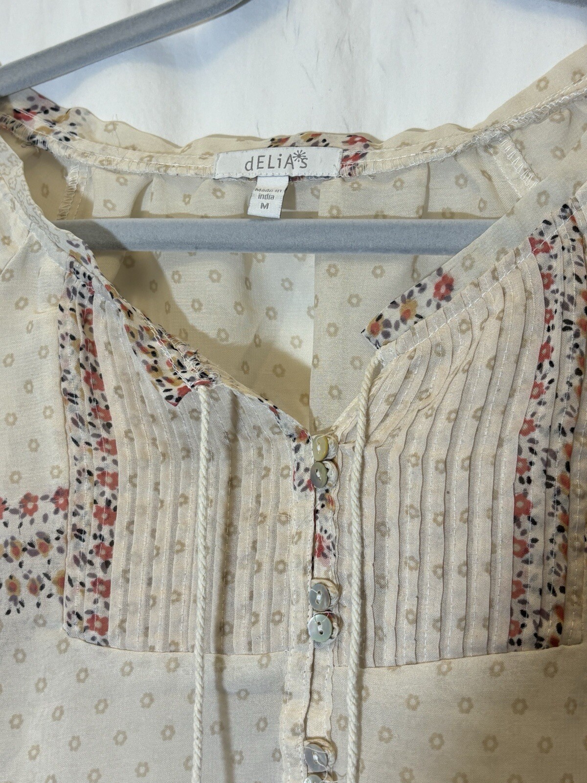 Delia’s Cream Sheer Blouse With Floral Detail Size Medium E25