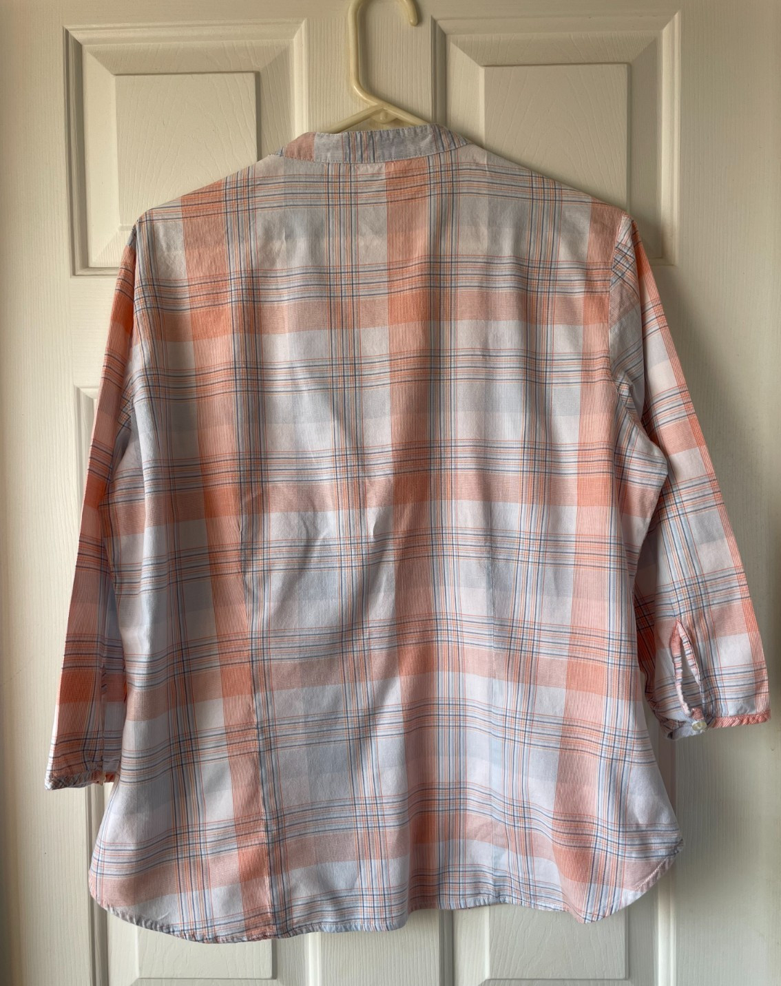Riders by Lee Women’s L Pale Multi Plaid Top 3/4 Sleeve button Front Faux Collar