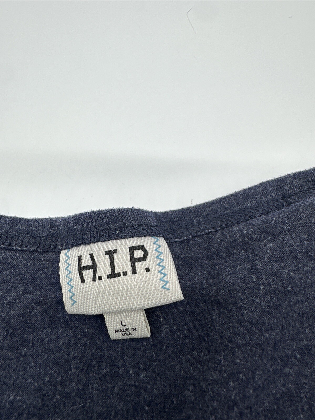 H.I.P T-Shirt Women Large Graphic Print Gray Notched USA.#12996