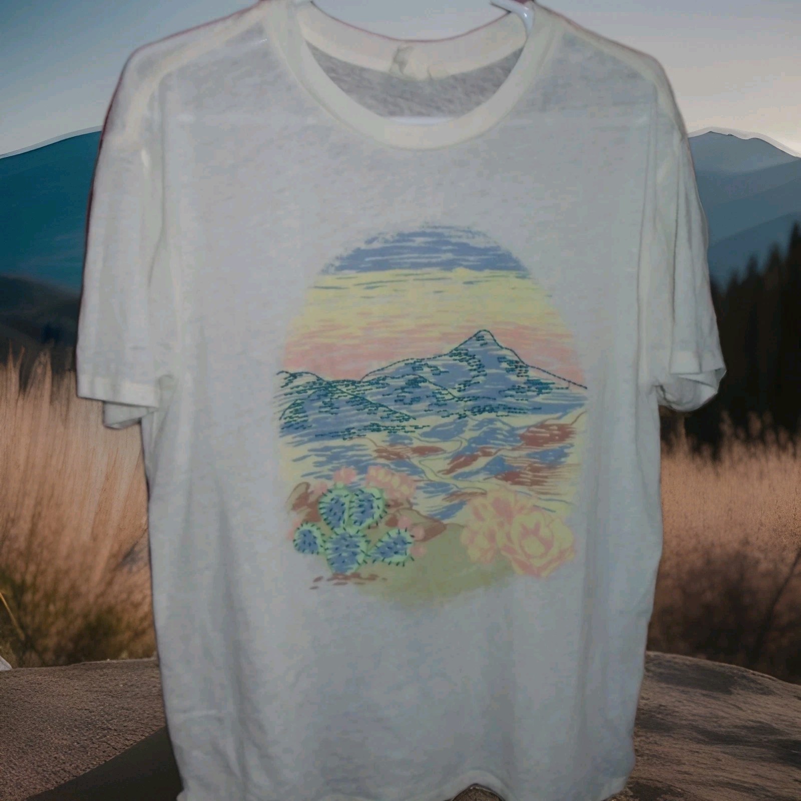 WHITE CROW WOMANS ARIZONA DESERT THEMED THIN TSHIRT SIZE LARGE