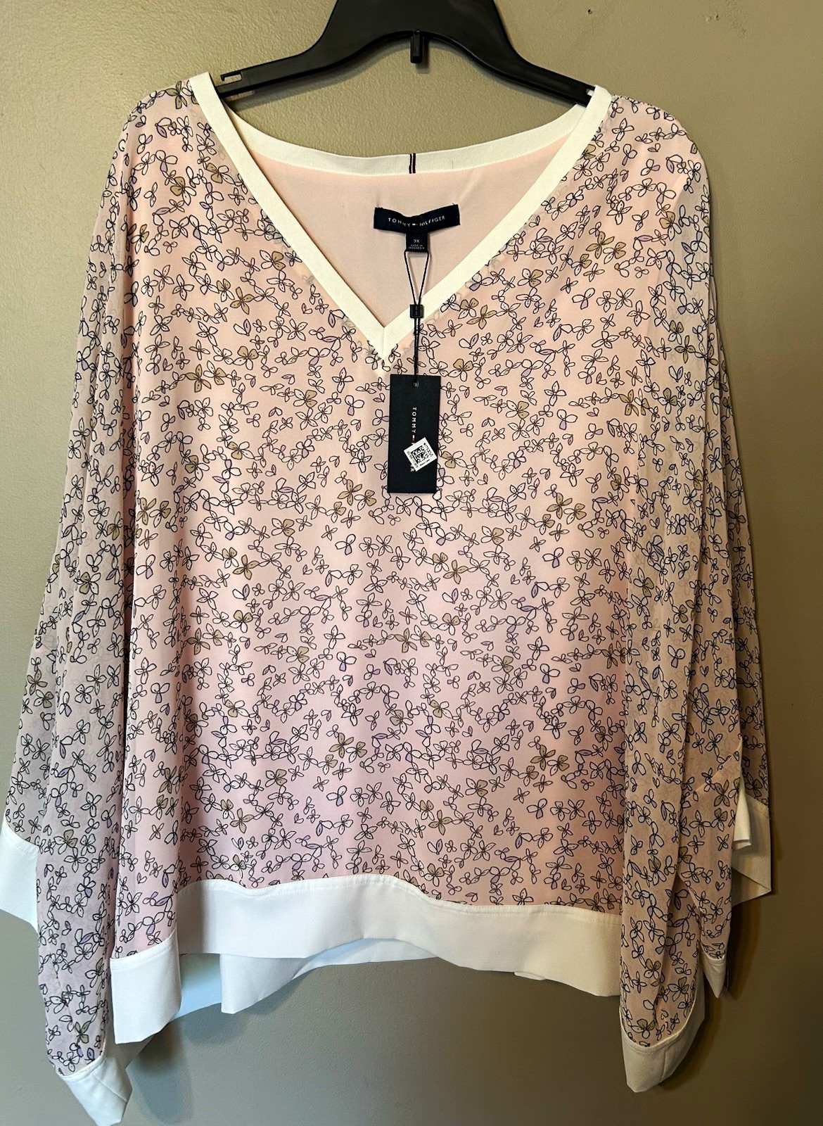Tommy Hilfiger Women’s 3X Pink Floral V-Neck 3/4 wide Sleeve Chiffon Blouse