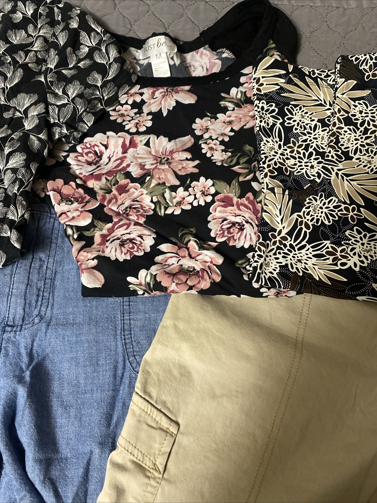 Womens Shorts 12 @ Sz 12 And 3 Tops Size medium Tops