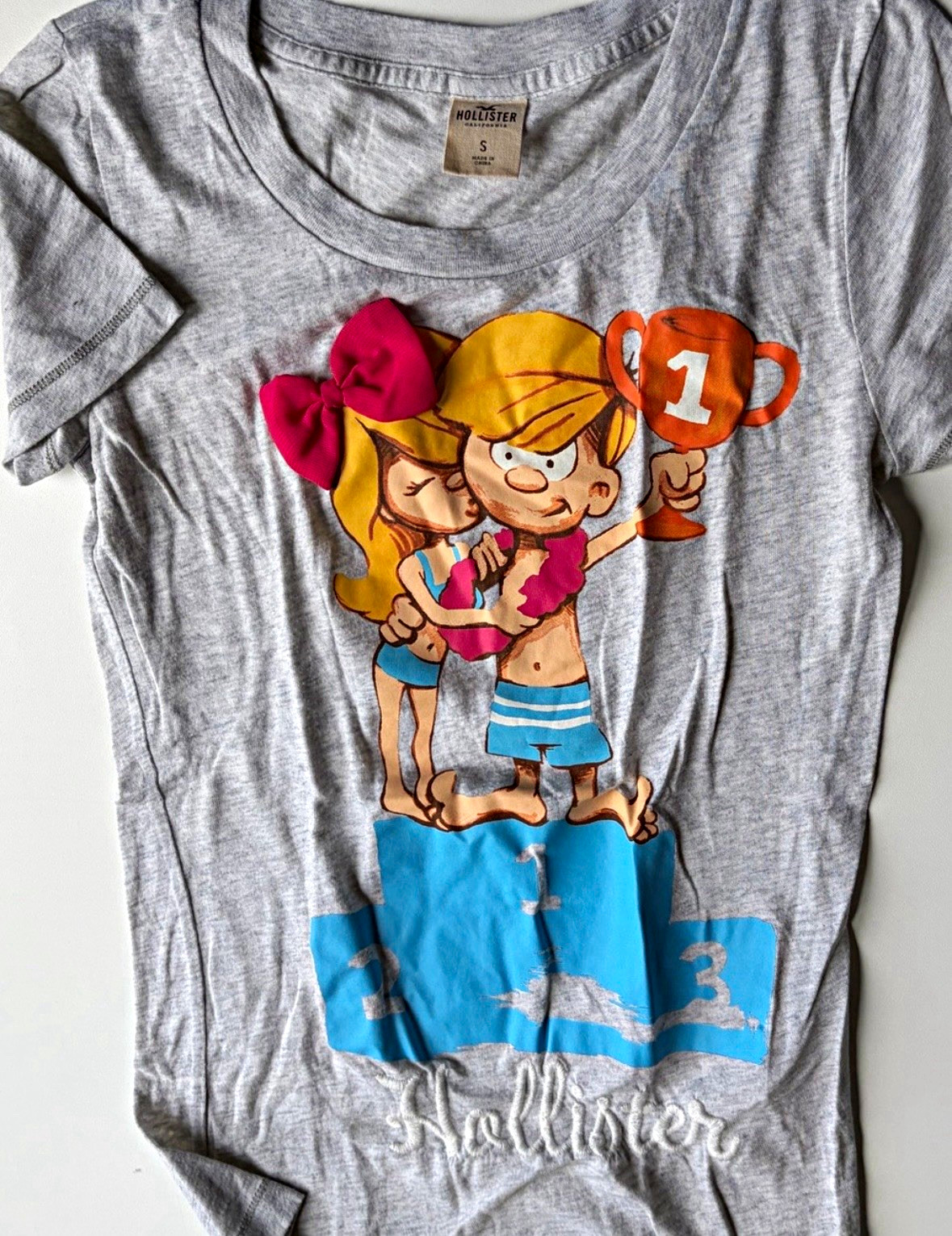 Hollister Gray Graphic Print Crew Neck Short Sleeve Women’s T-Shirt Size S