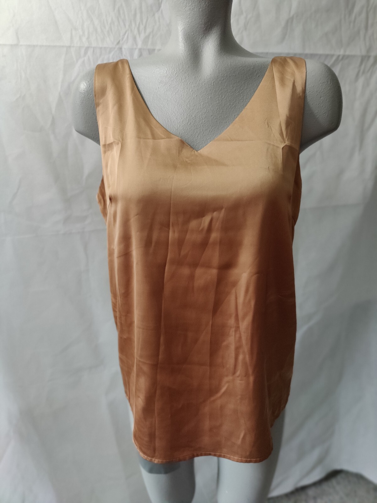 Ekouaer Tan V Neck Satin Women’s Partially Lined Cami Tank Top Size M