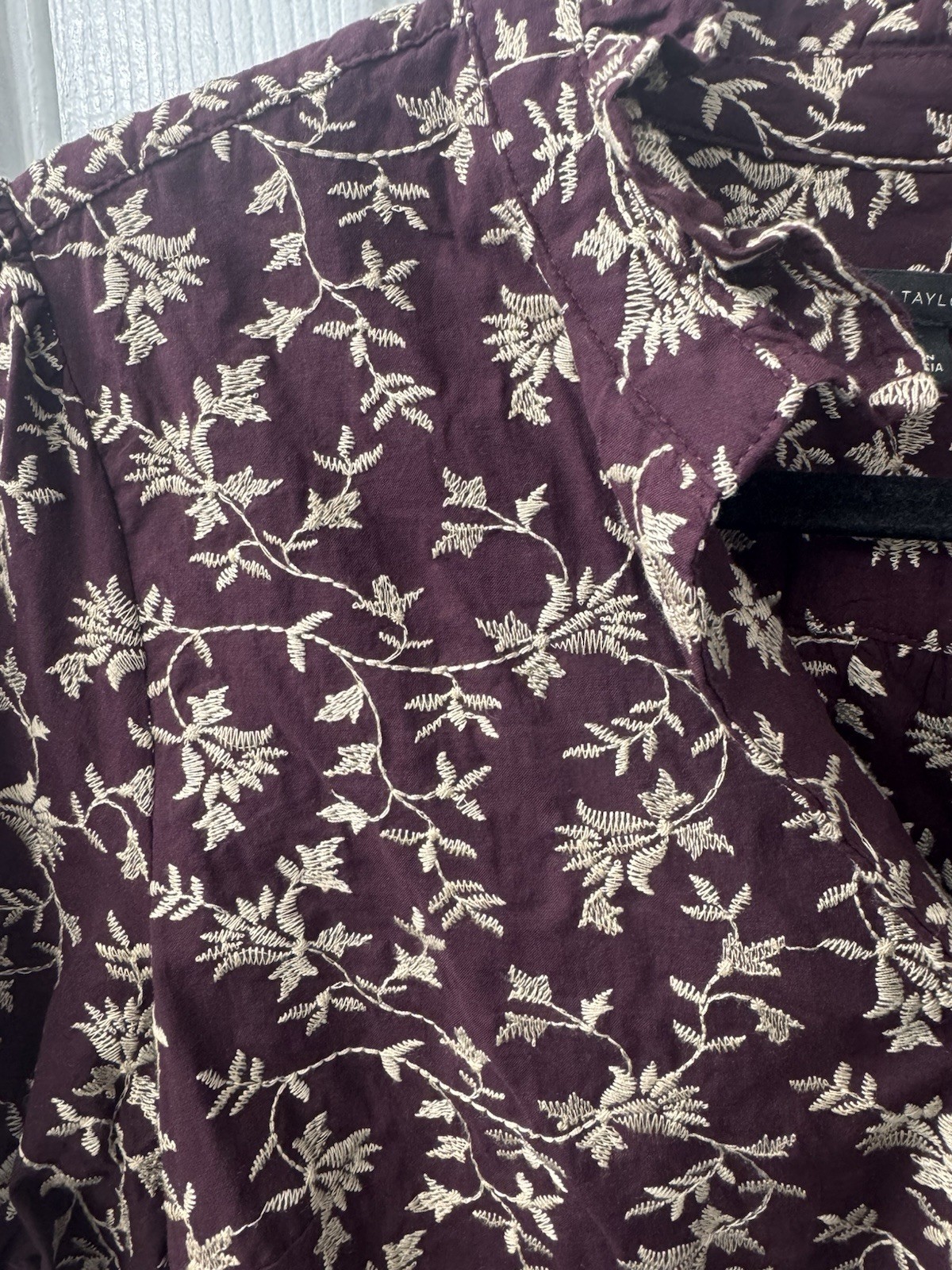 Ann Taylor Medium Embroidered Cotton Blouse Burgundy Floral Ruffle Neck Boho