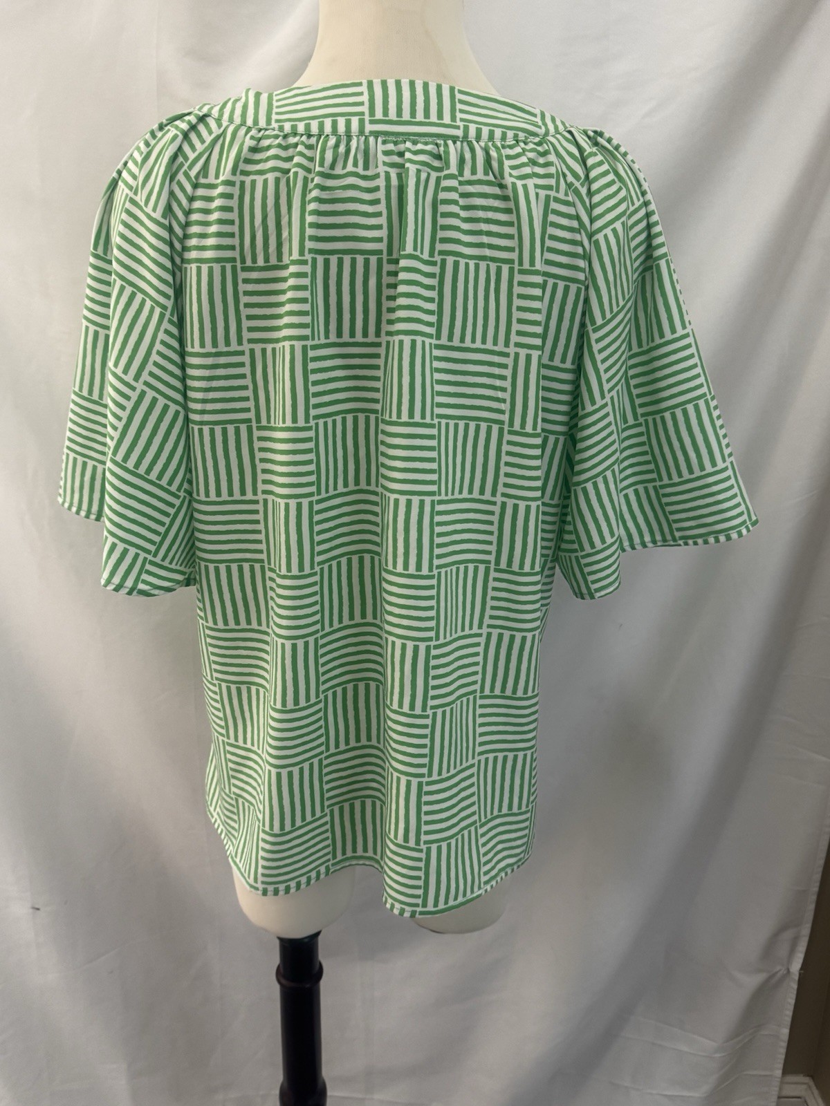 Mary Square Women’s Green And White Top Size XL