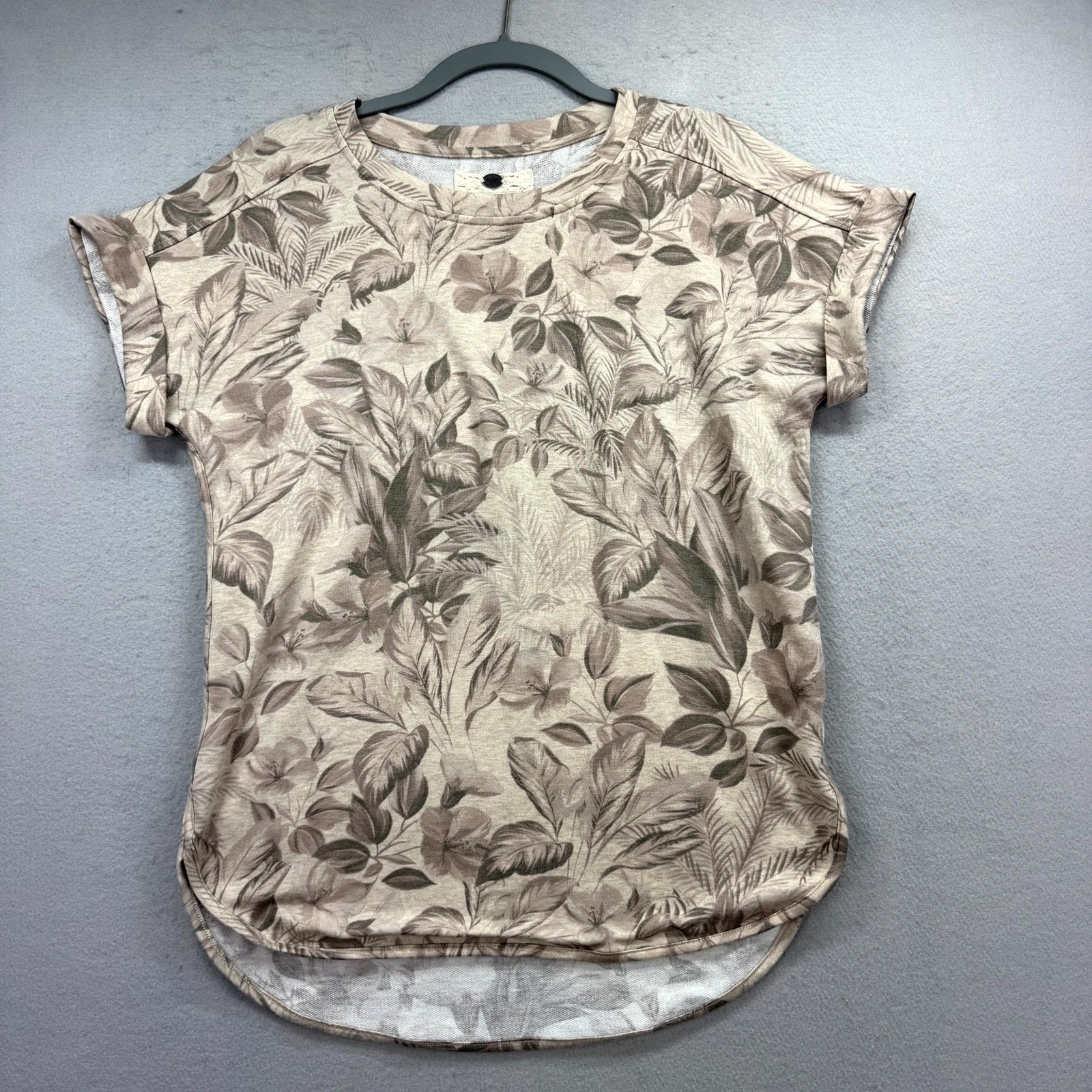 Cupio T-Shirt Top Womens Medium Beige Leaf Print Stretch Cuffed Sleeve High Low