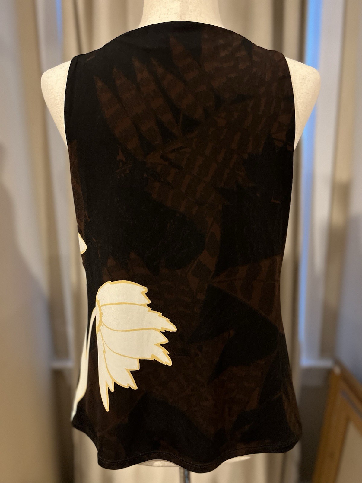 White House Black Market Women’s Top NWT Original Msrp $ 79.00 Floral Pattern M