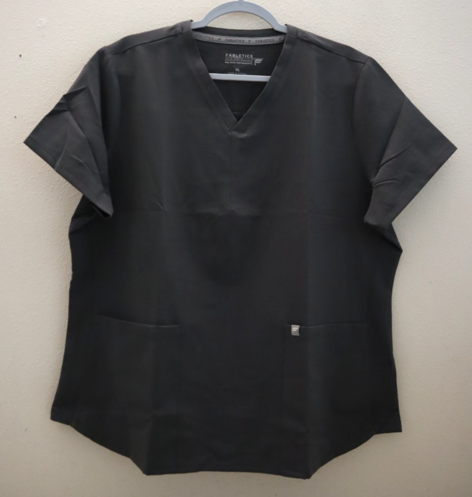 Fabletics TS2500509-0770-36200 Women’s Sz XL Gray Method 2-Pocket Scrub Top