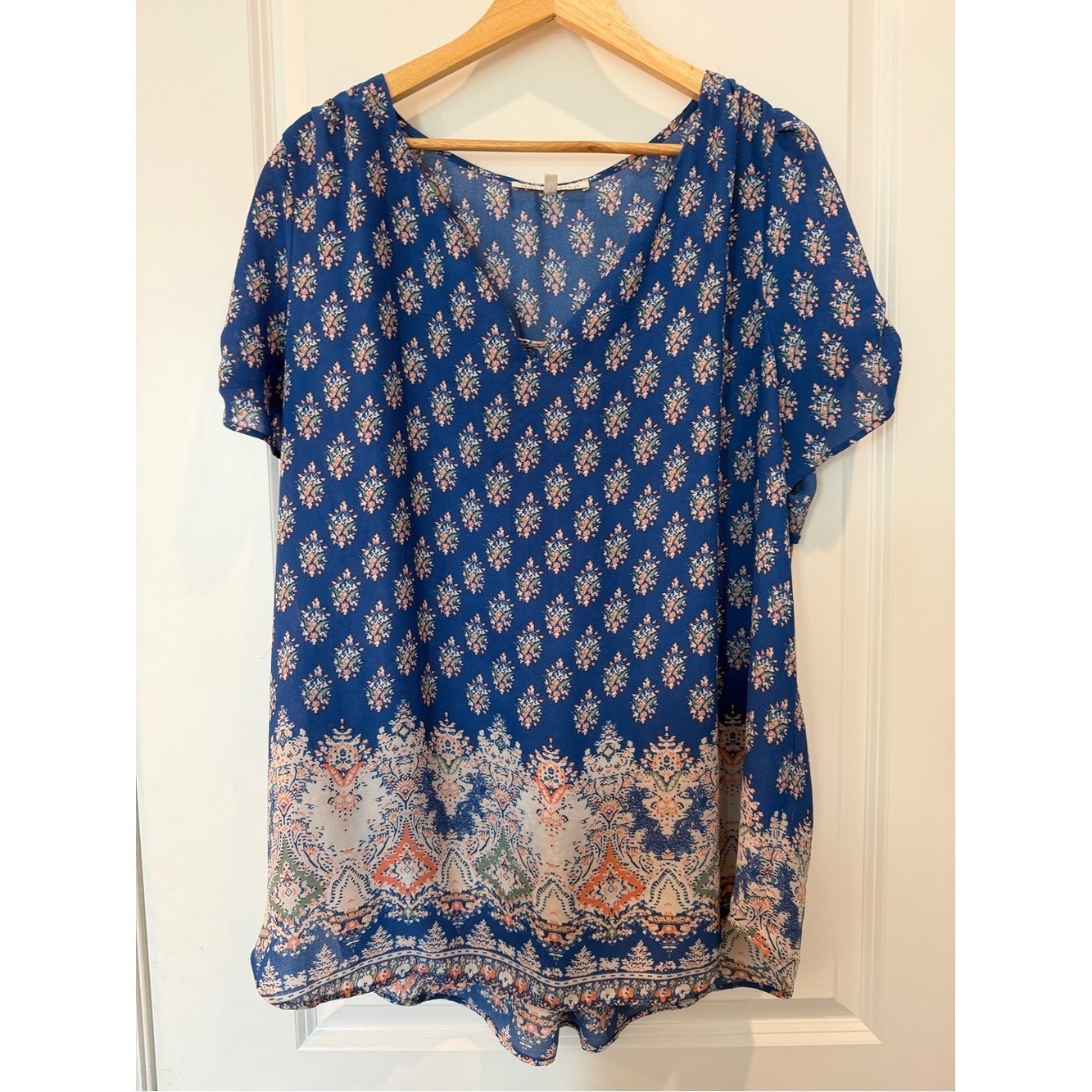 Daniel Rainn Blue Floral Border Print Blouse Size 1X Boho V-Neck