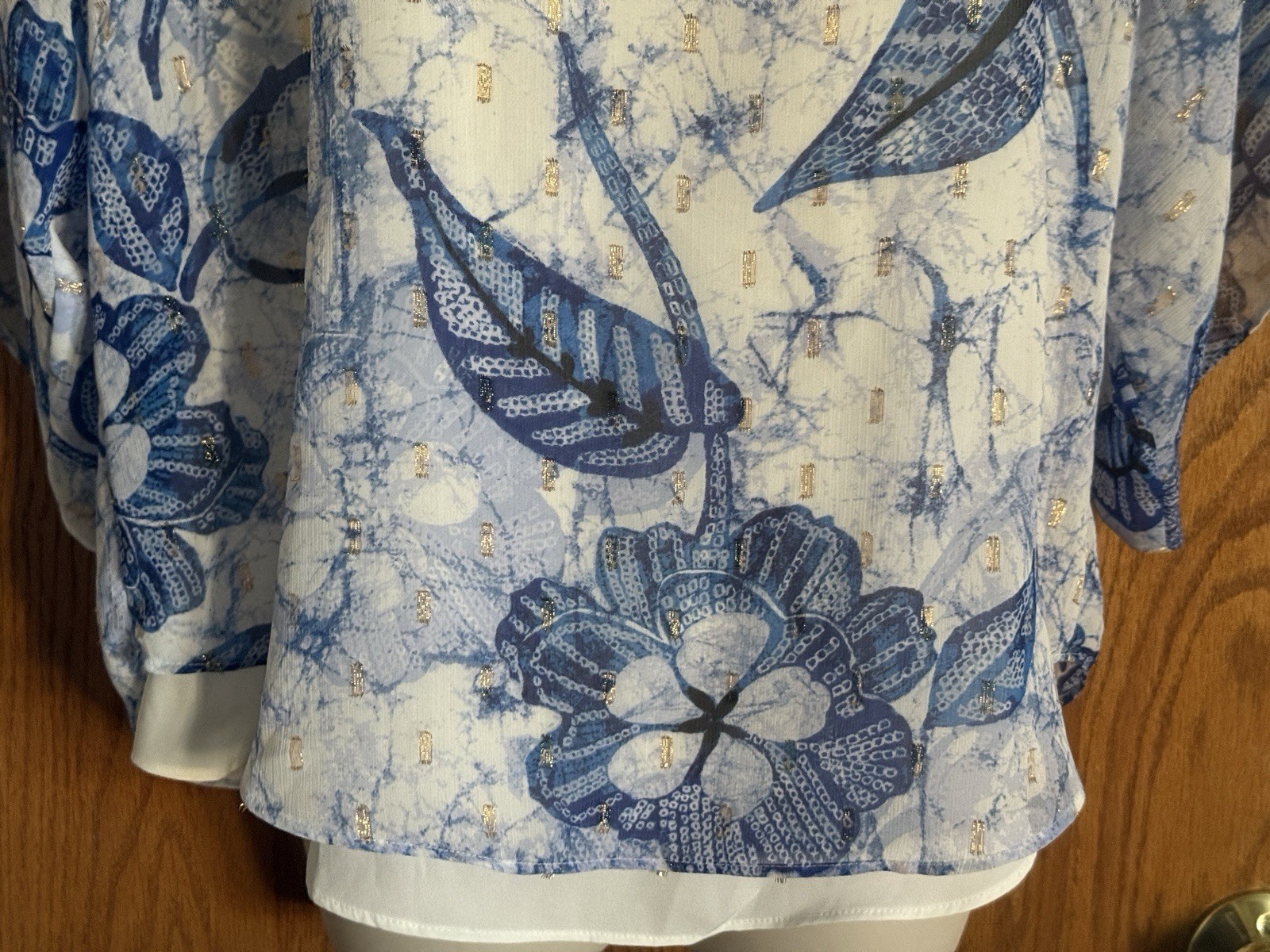 White House Black Market Top Blue White Gold 3/4 Sleeves V-Neck Women’s Size Med