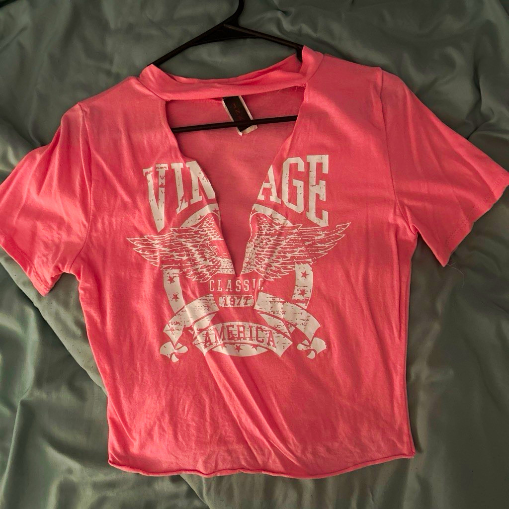 Women’s Pink Graphic Print V-Neck Short Sleeve T-Shirt Top Size L