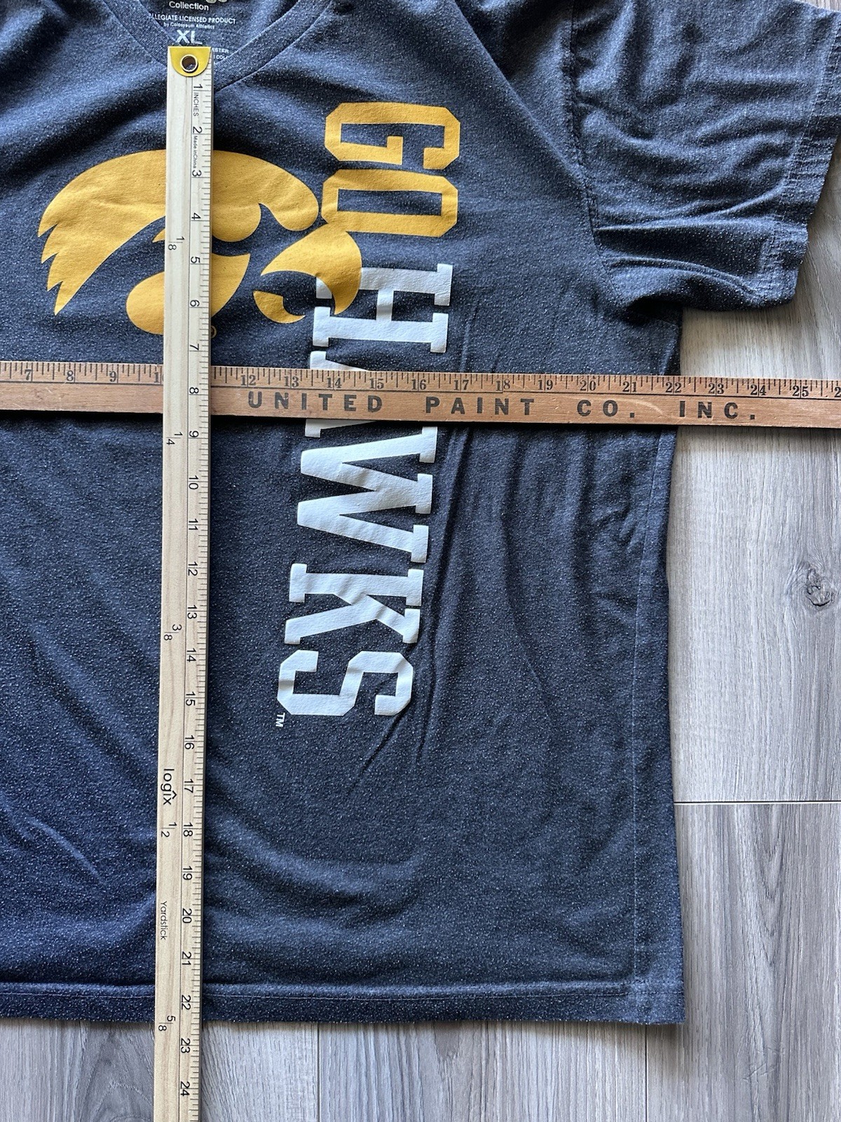 IOWA HAWKEYES “Go Hawks” 55% Cotton 45% Polyester V-Neck T-Shirt S Women’s XL