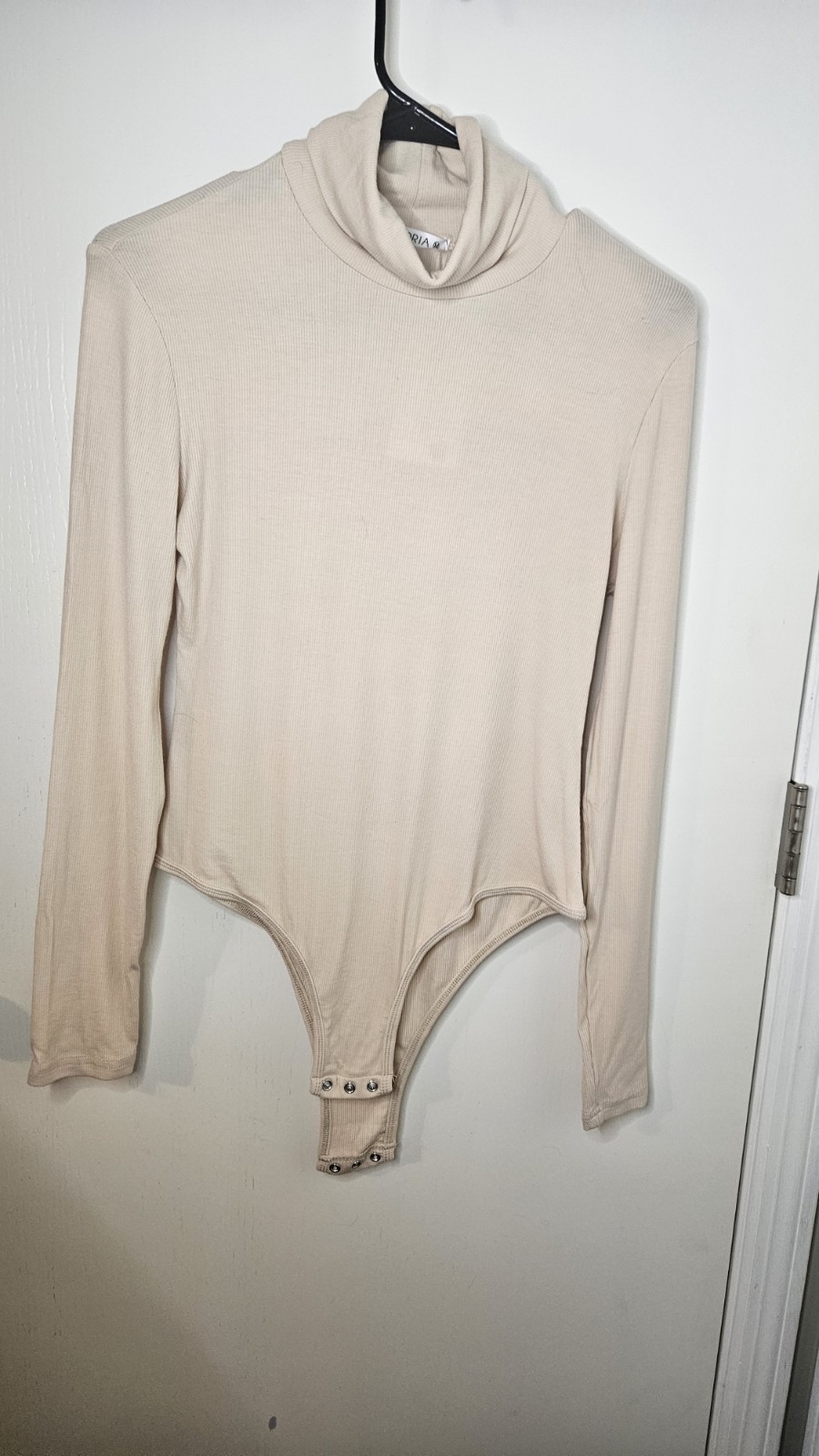 REORIA Women’s Cream Tan Turtle Neck Bodysuit Medium Size Medium NWT