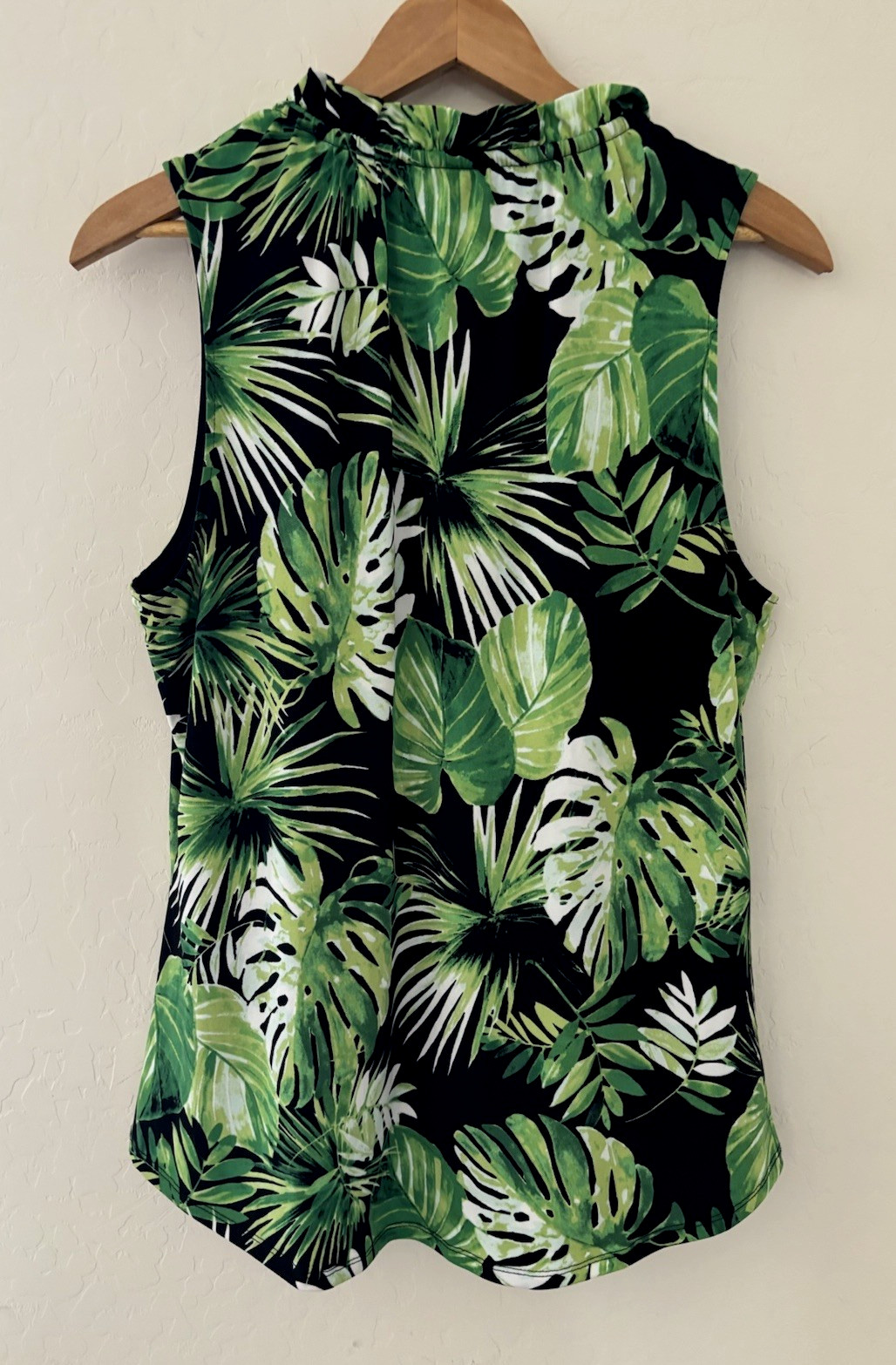 White House Black Market Womens Sleeveless Black and Green Leaf Print Top Medium