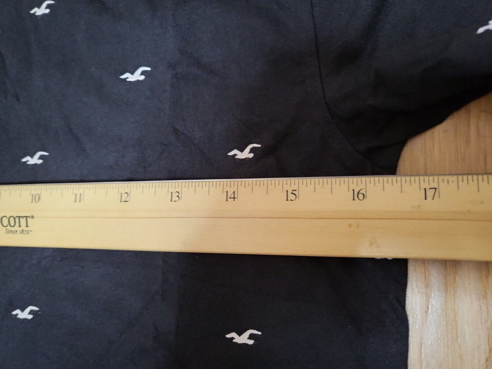 Hollister Must Have Collection – T-shirt – Size XXS – Black – White Birds – NWT