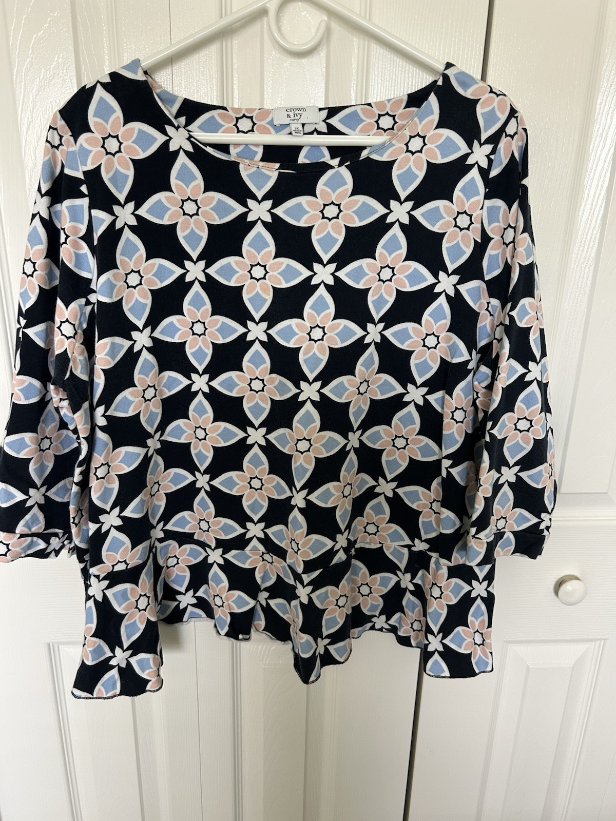 Crown And Ivy Blue Floral Top Size 2X NWOT