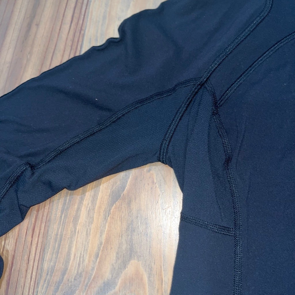 Lululemon Running we mock neck long sleeve Sz 6, 0015 B1
