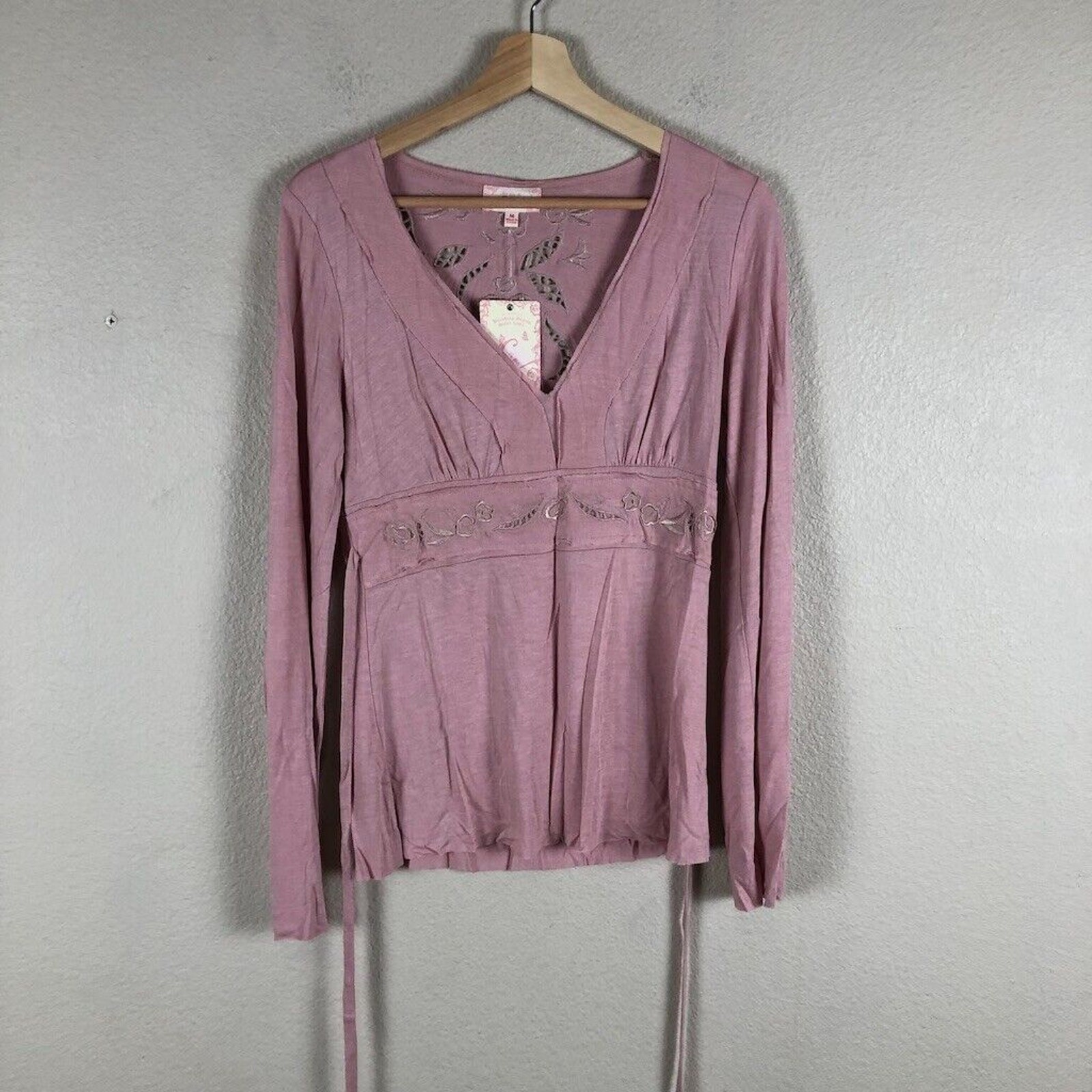 Candies Shirt Womens Medium Pink Embroidered Cutout V Neck Tie Waist Raw Hem New