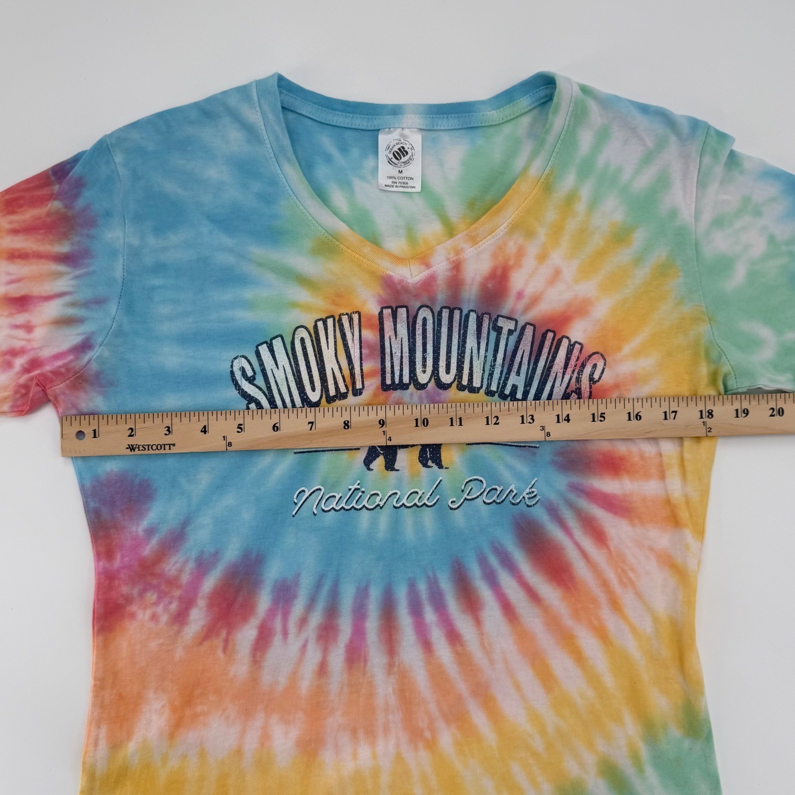 Smoky Mountains National Park Bear Rainbow Tie Dye V-Neck T-Shirt Women’s Medium