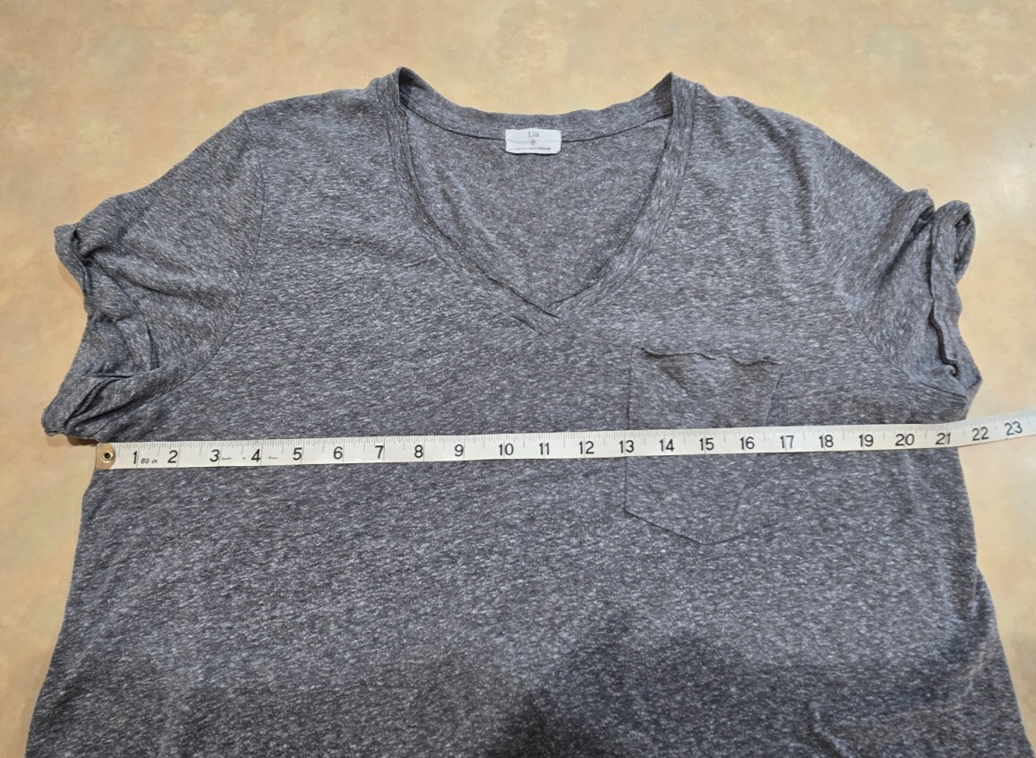 t. La Anthropologie sz XL gray v-neck tshirt