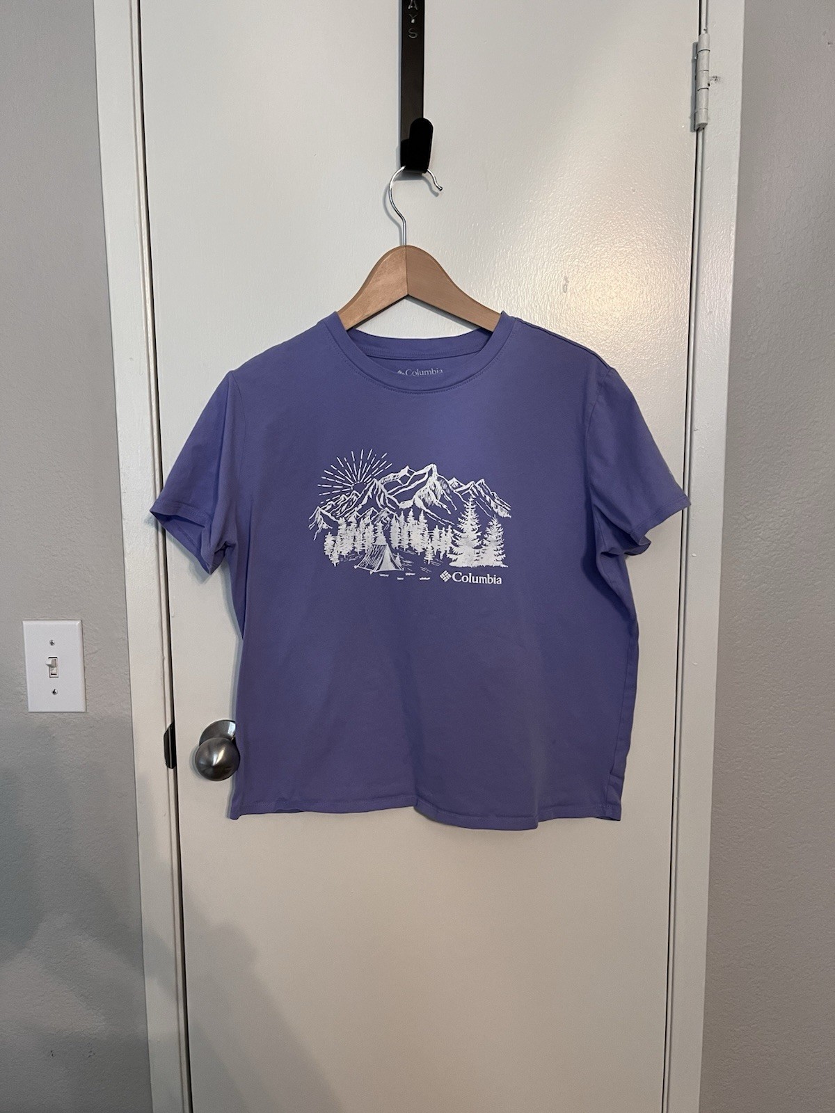 Columbia Women’s T-Shirt Size Large