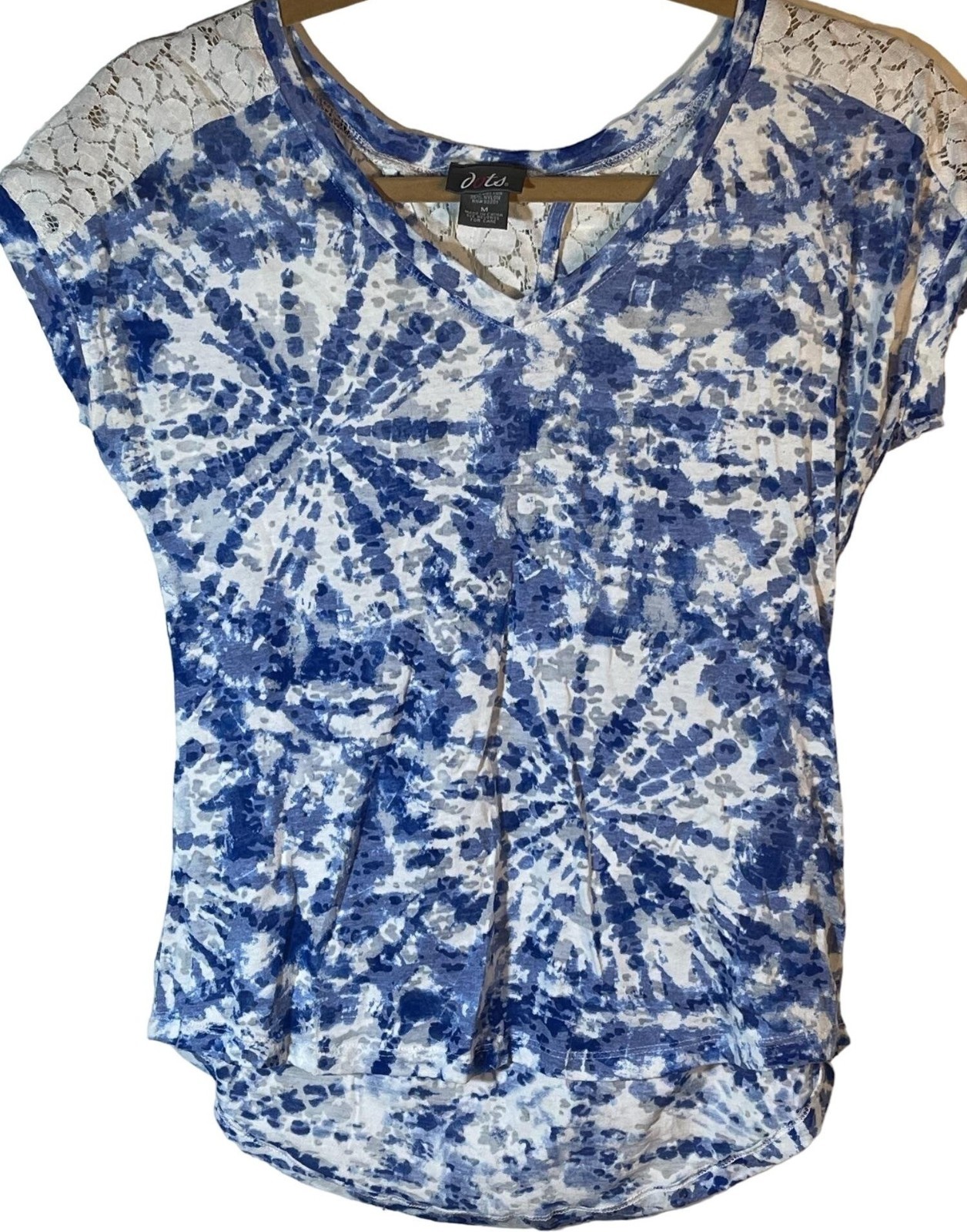 Dots cap short sleeve shirt blue white tie dye design white lace v-neck READ